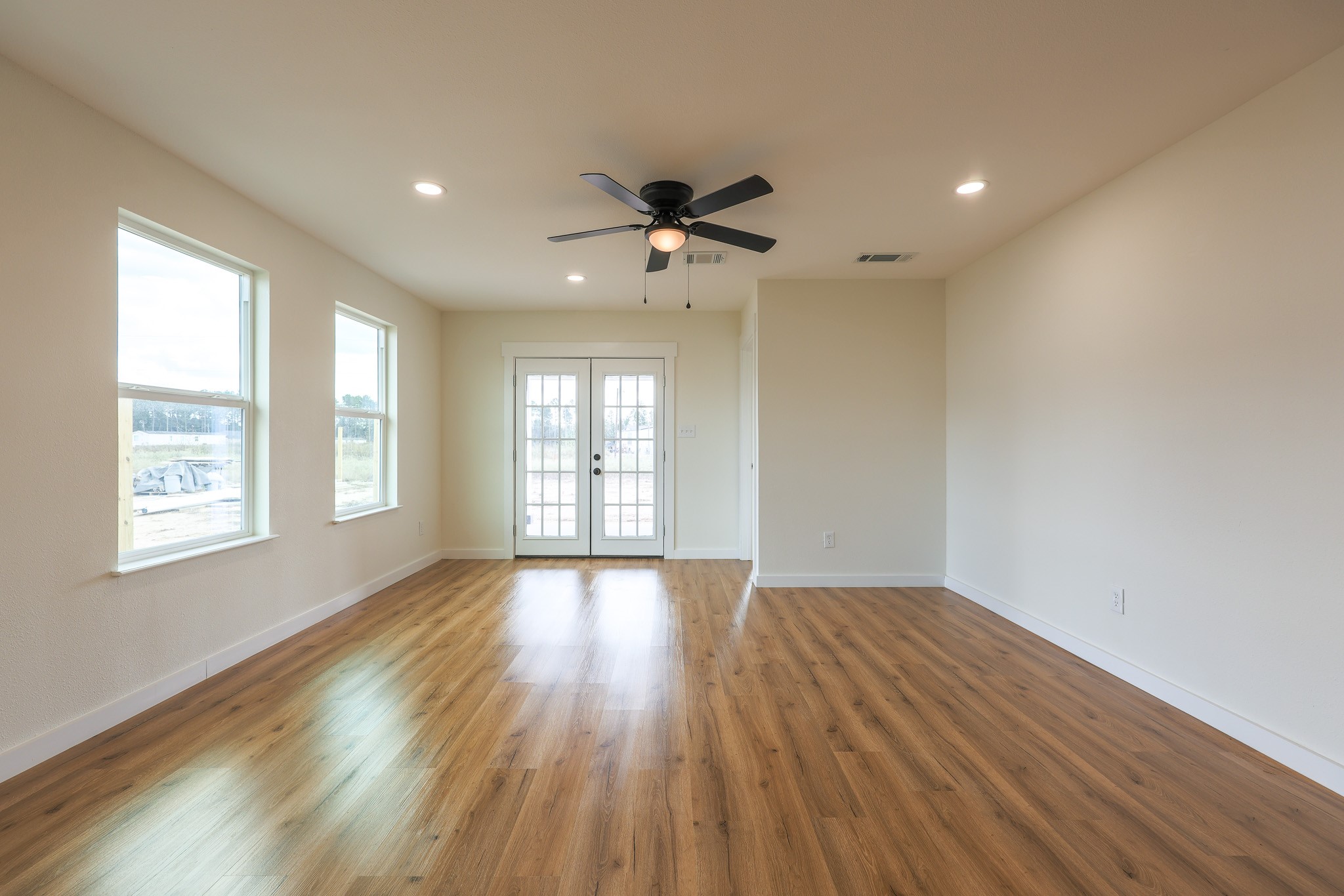 228 5914-10 Property Photo 17