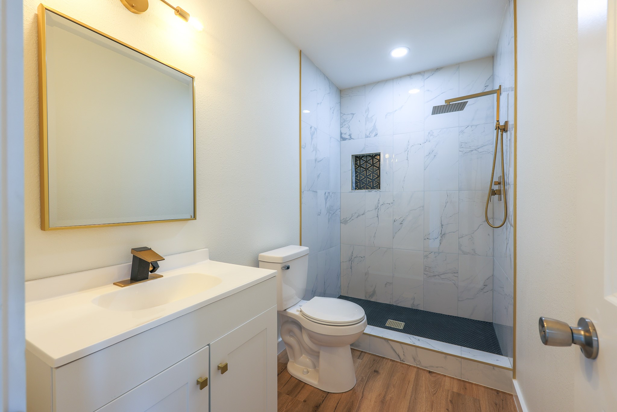 228 5914-10 Property Photo 18
