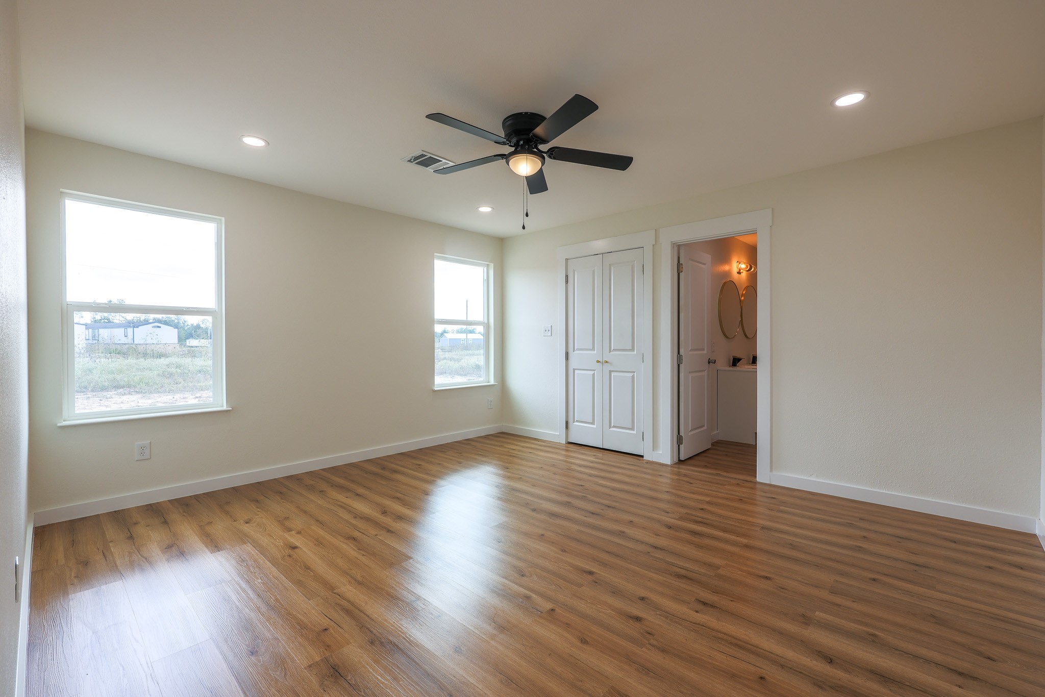 228 5914-10 Property Photo 23