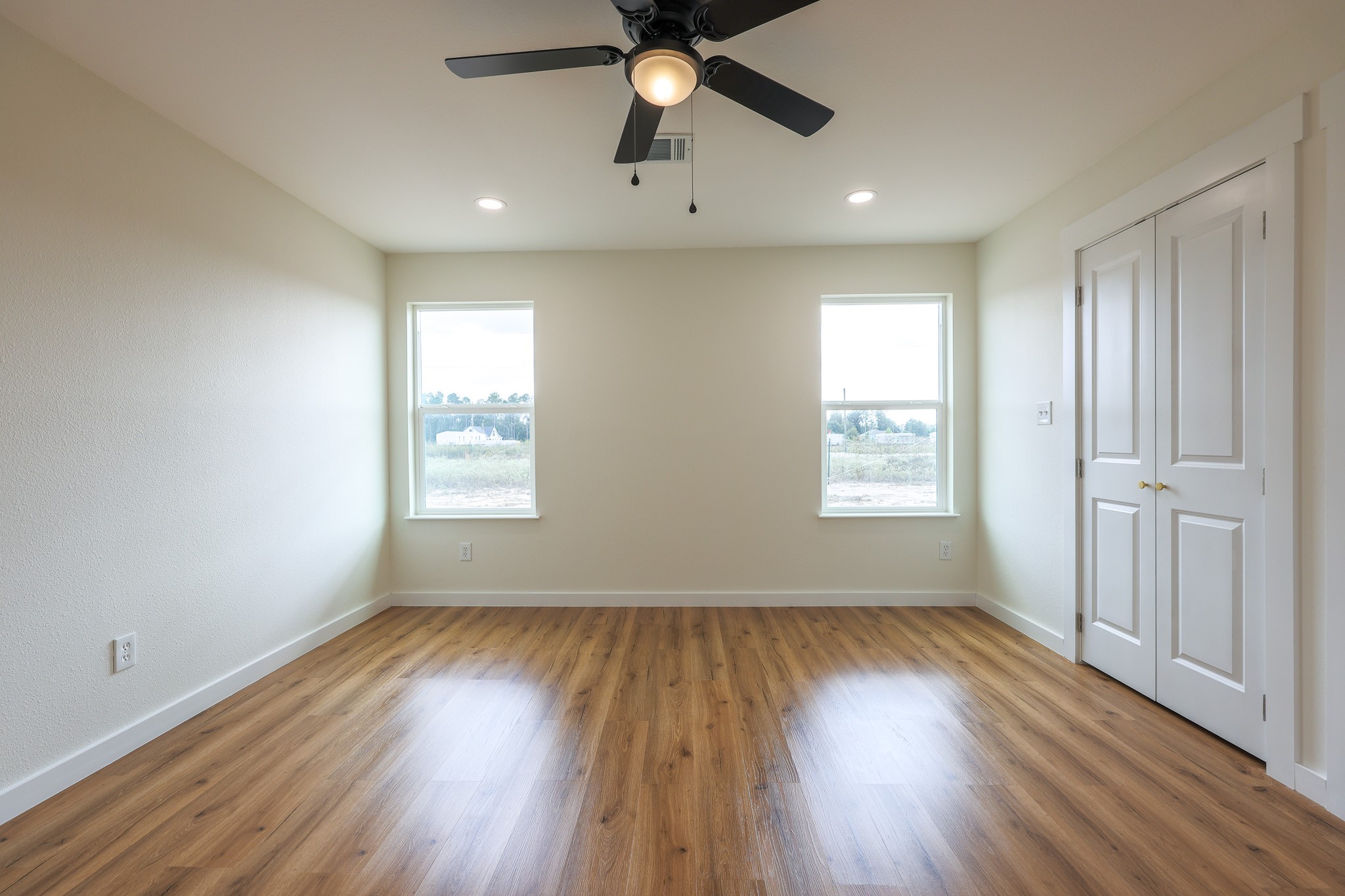 228 5914-10 Property Photo 24