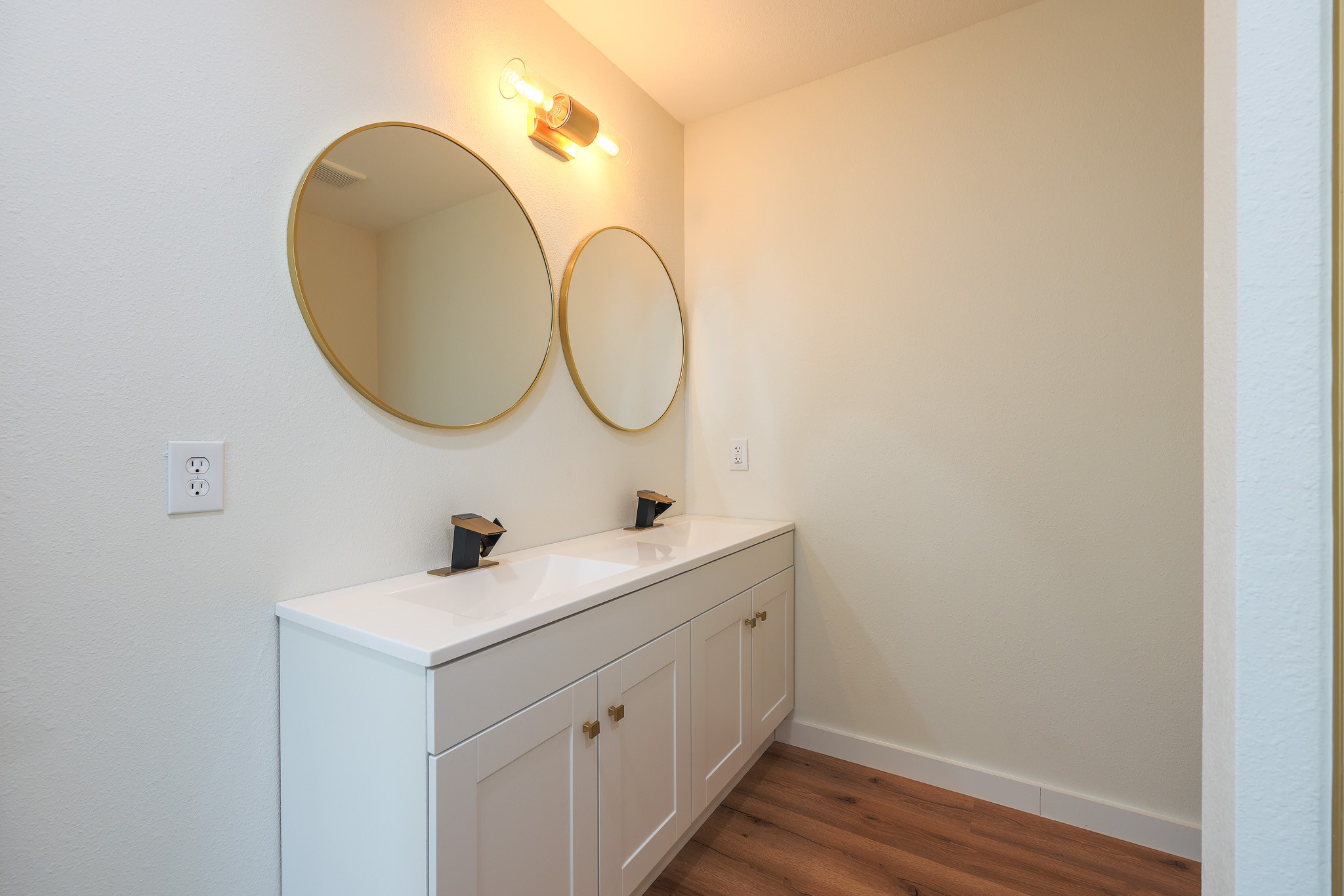 228 5914-10 Property Photo 26