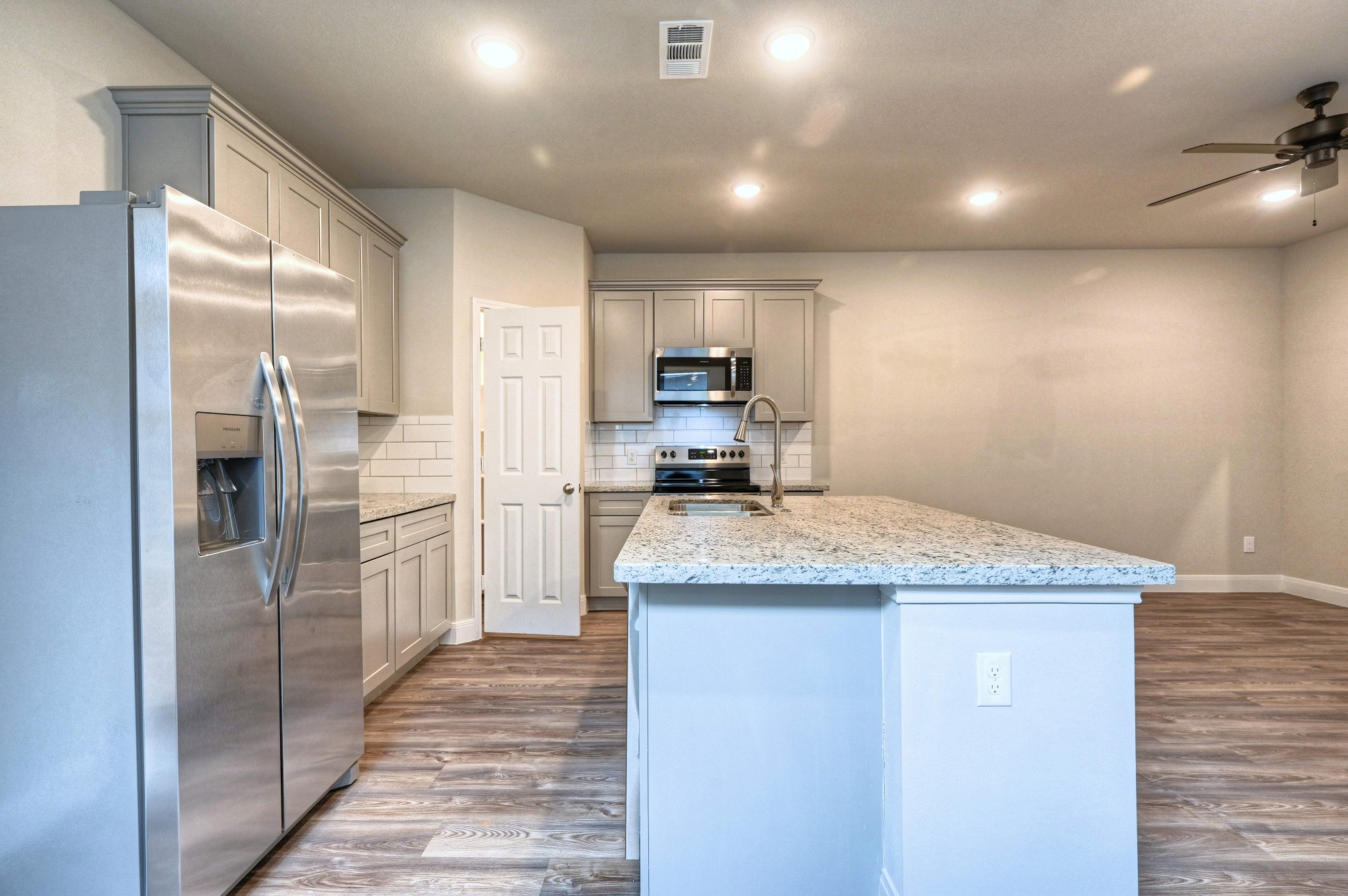 9175 Inwood Property Photo 3