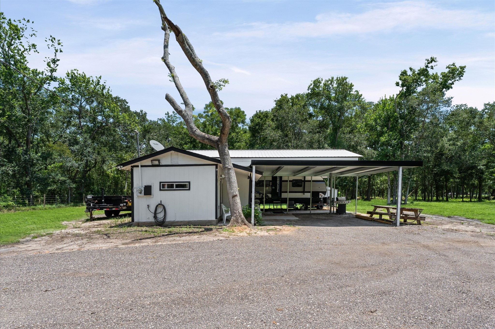 6219 Davis Rd Property Photo 1