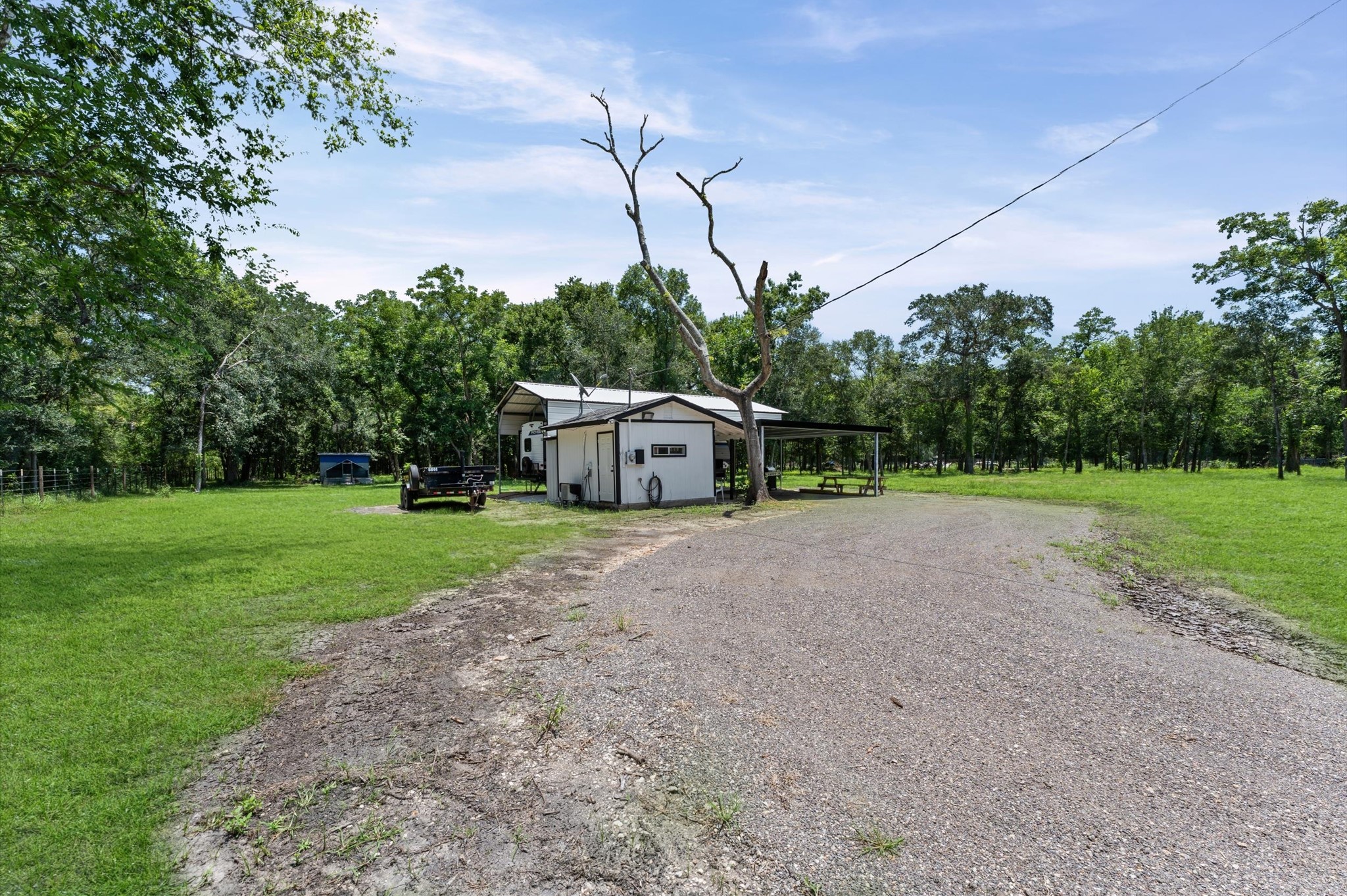 6219 Davis Rd Property Photo 3