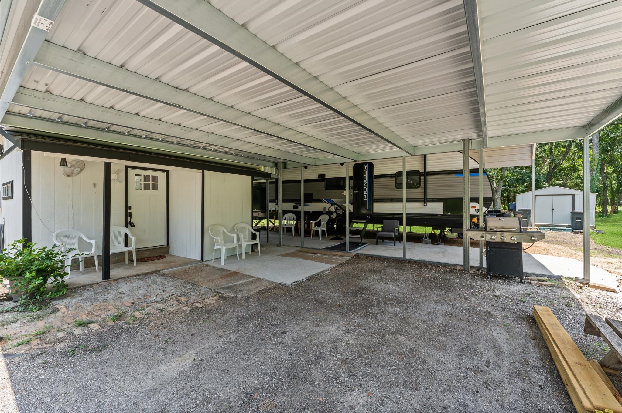 6219 Davis Rd Property Photo 4