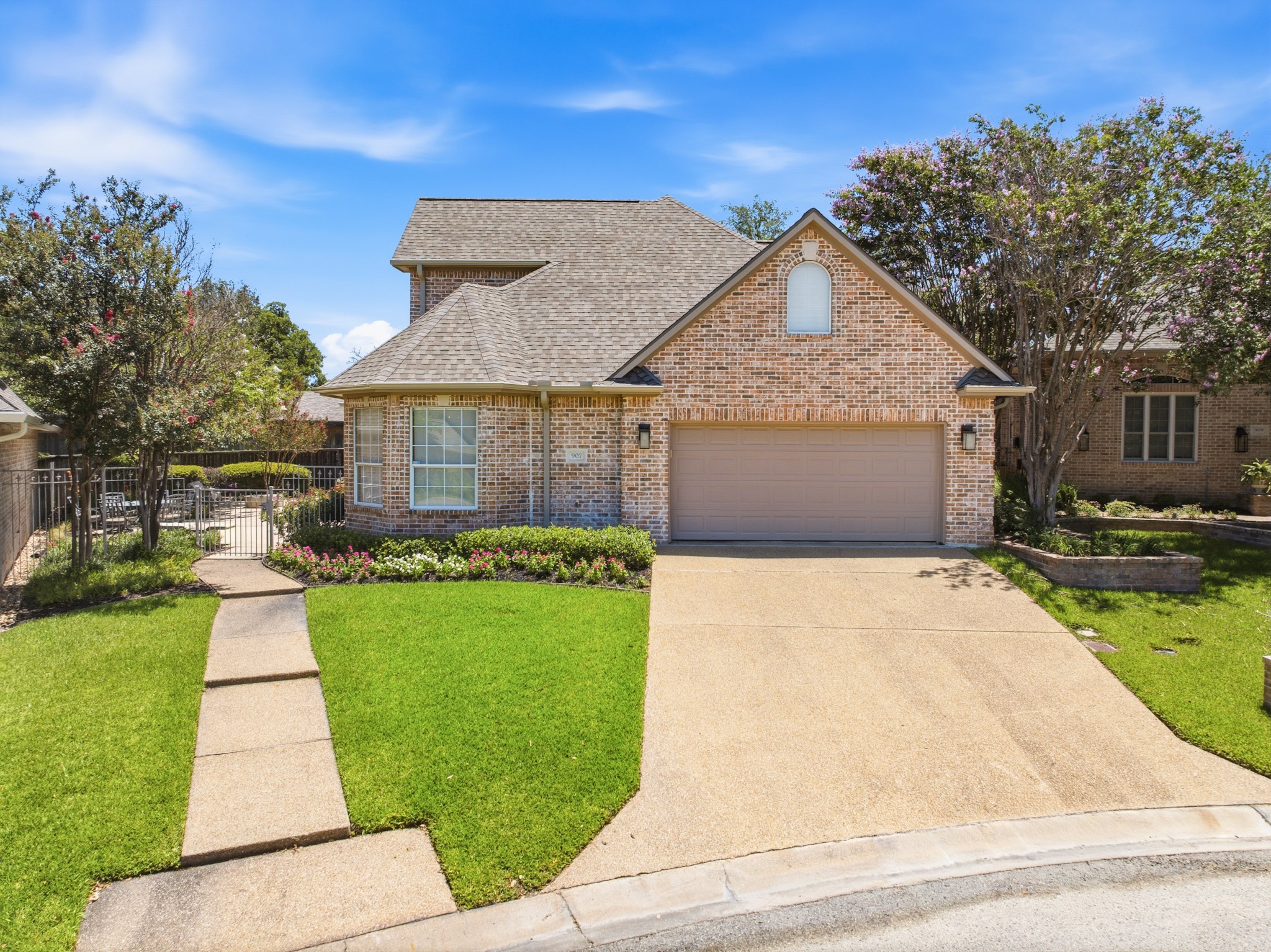 907 Grand Oaks Circle Property Photo