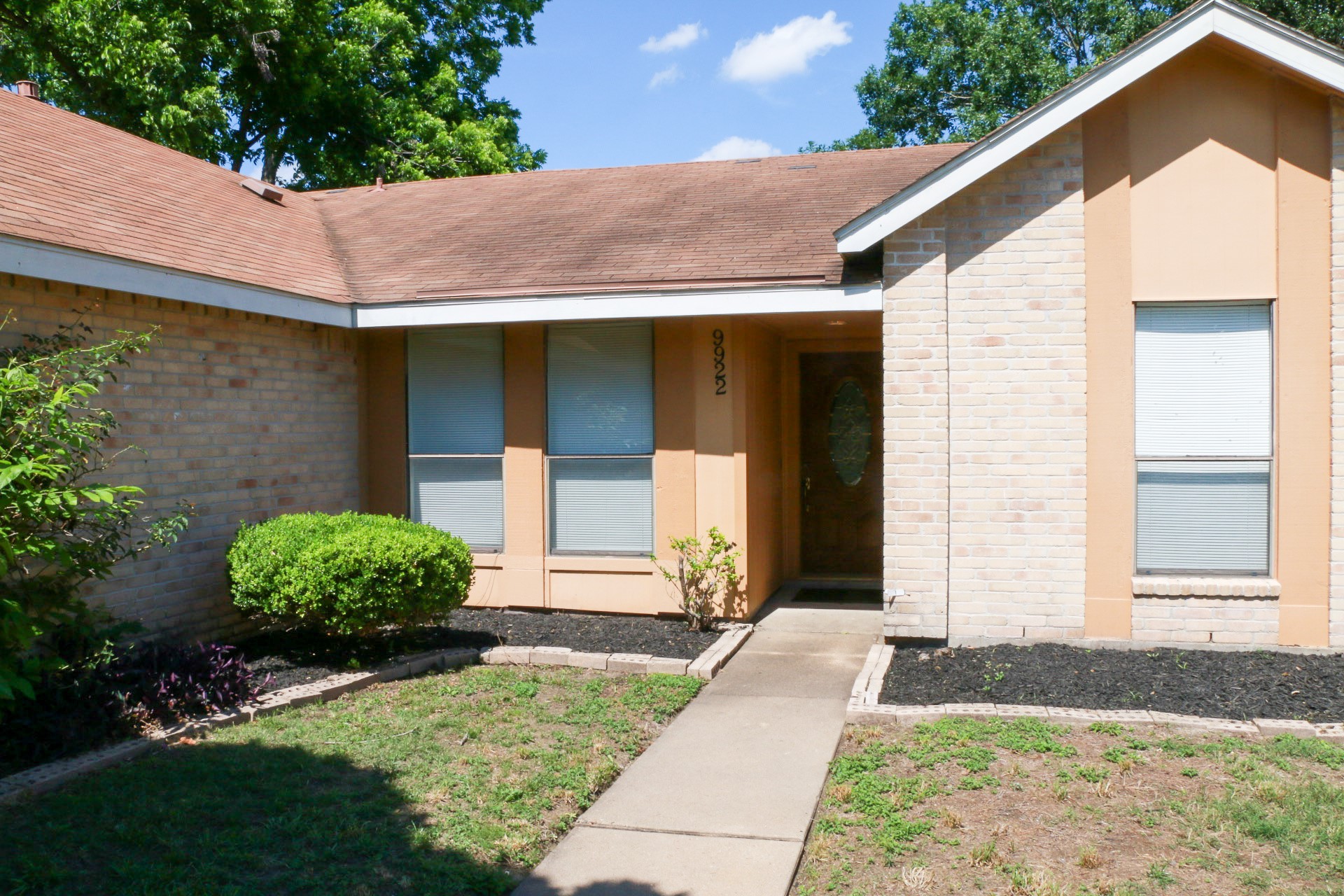 9922 Hibernia Drive Property Photo 1