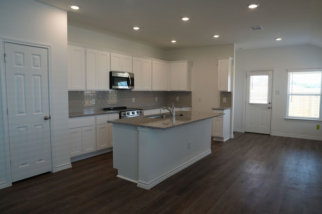 821 Stoney Point Lane Property Photo 4