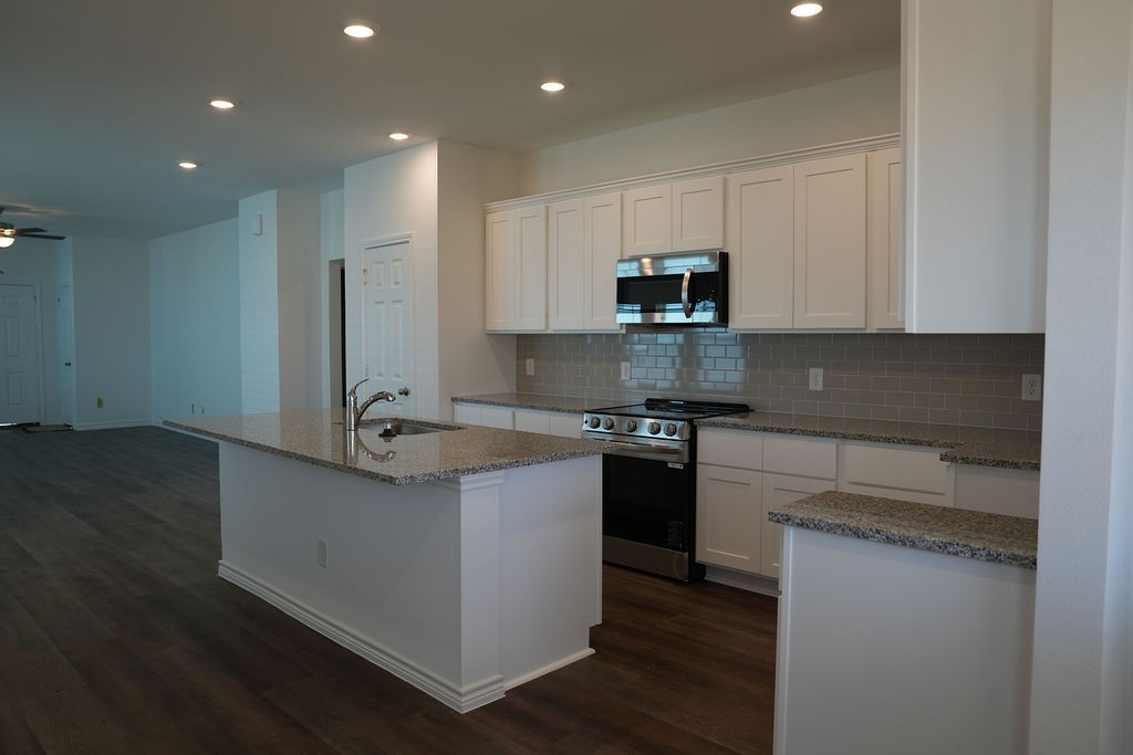 821 Stoney Point Lane Property Photo 5