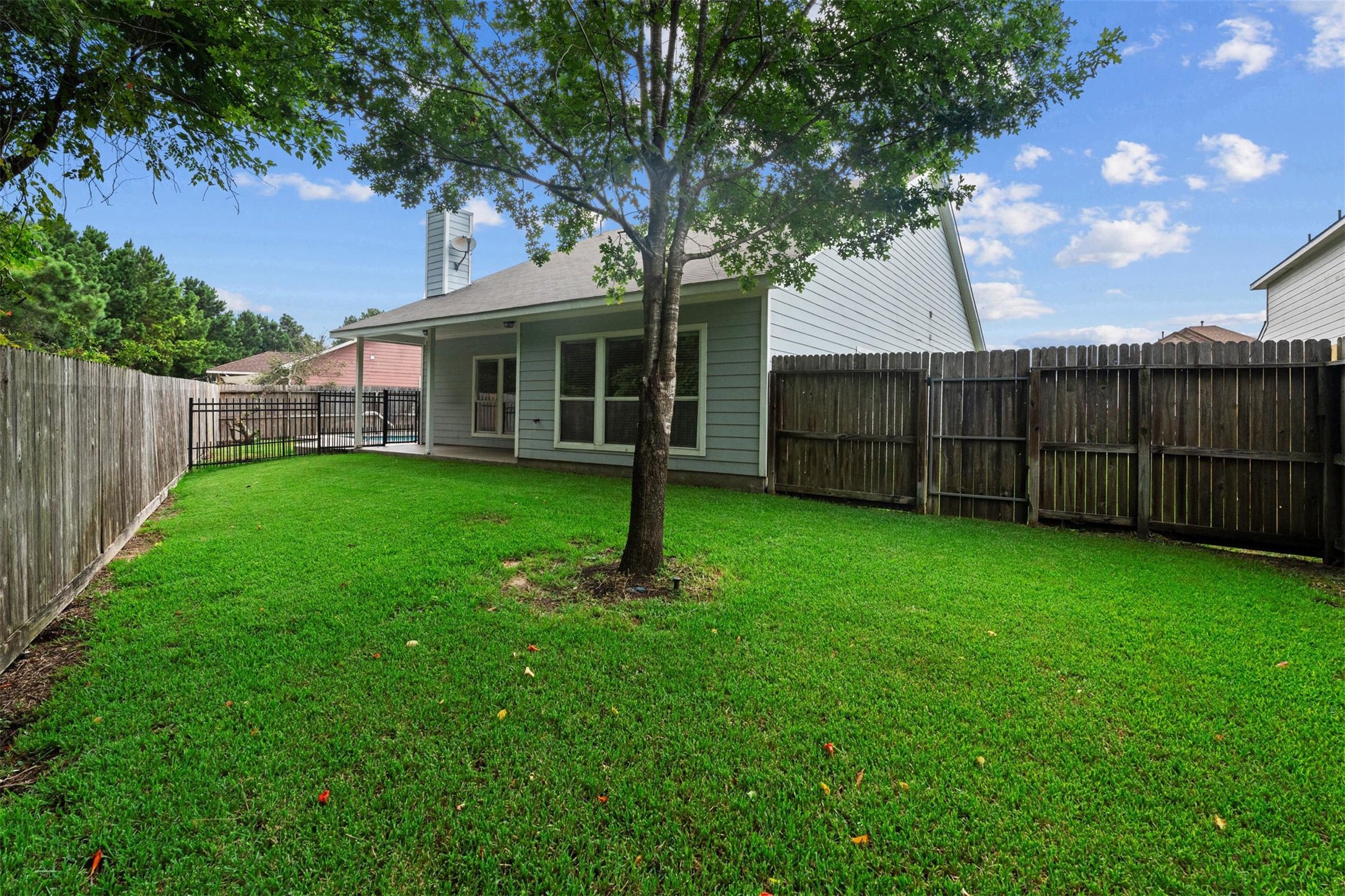 1069 Shadow Glenn Drive Property Photo 2