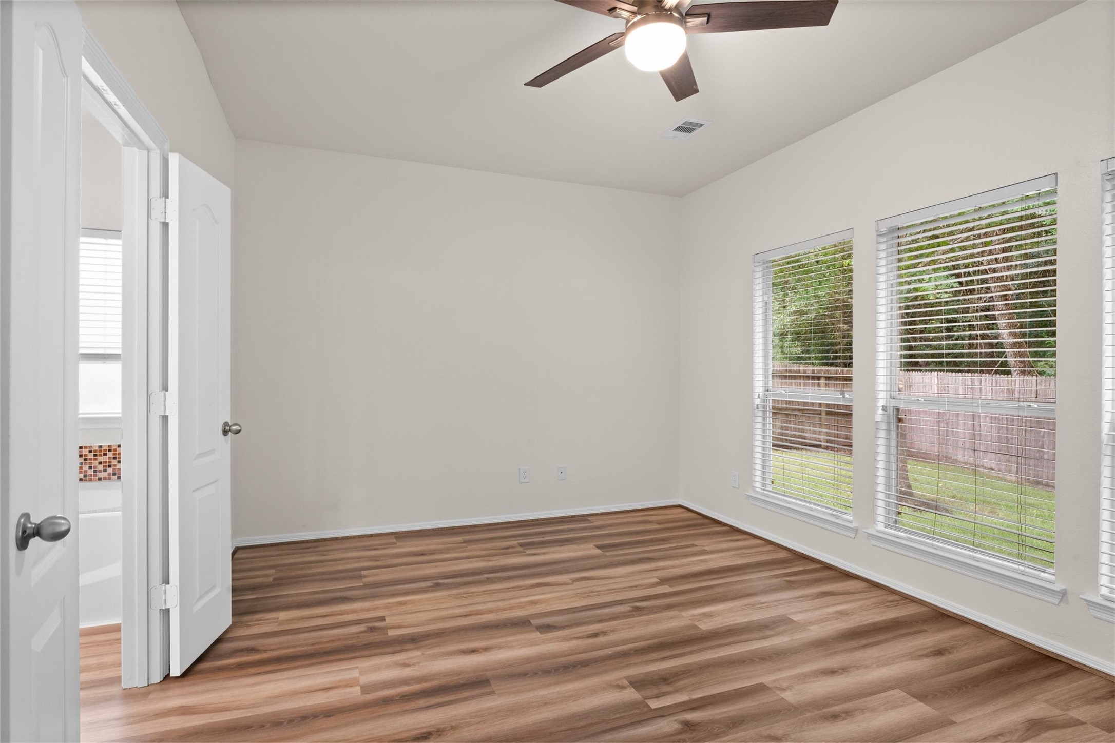 1069 Shadow Glenn Drive Property Photo 10