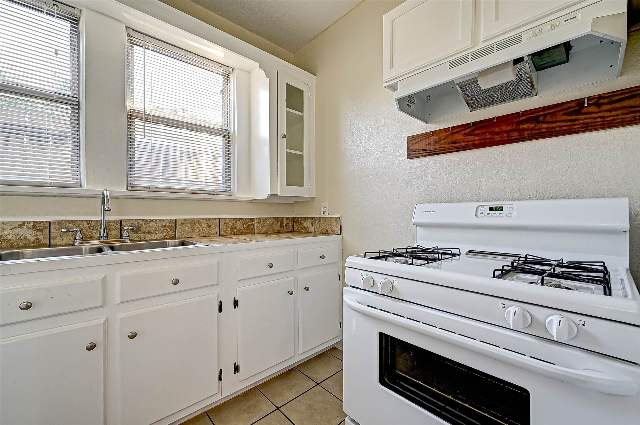 1748 Richmond Avenue 4 Property Photo 9