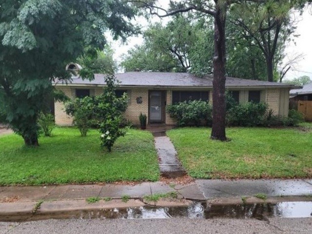 2109 Oaks Drive Property Photo 1