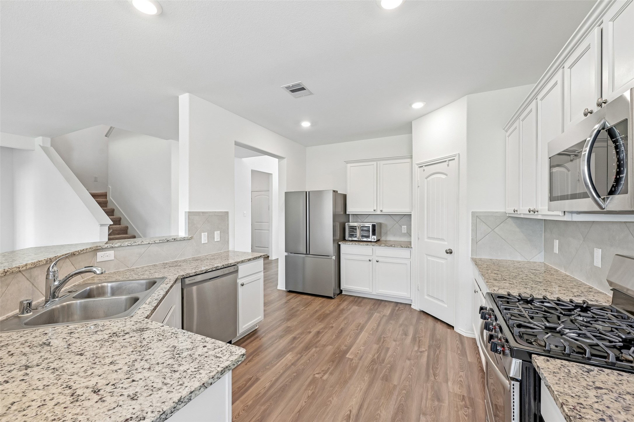 17223 Bainham Forest Trail Property Photo 8