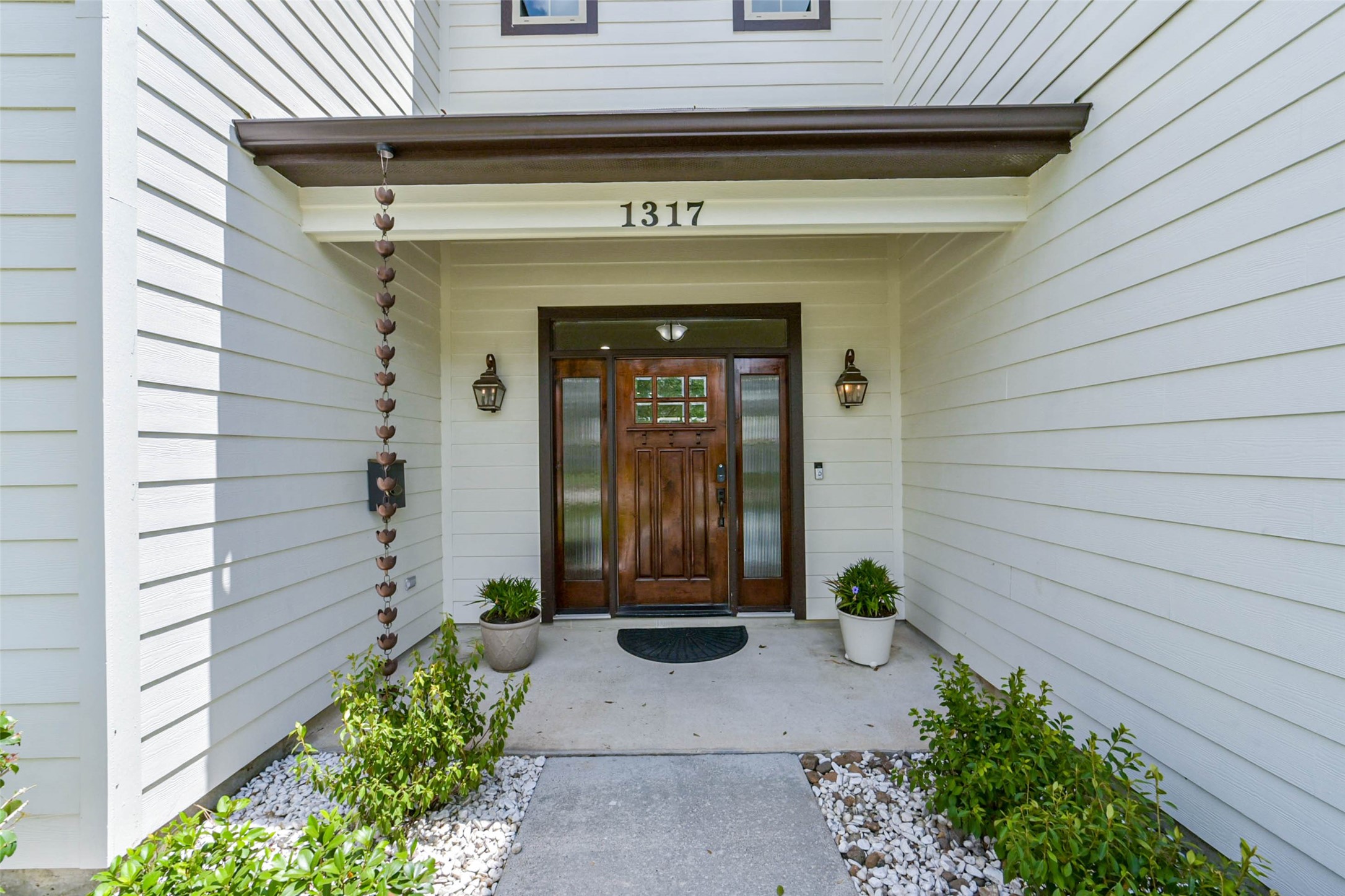 1317 Chantilly Lane Property Photo 3