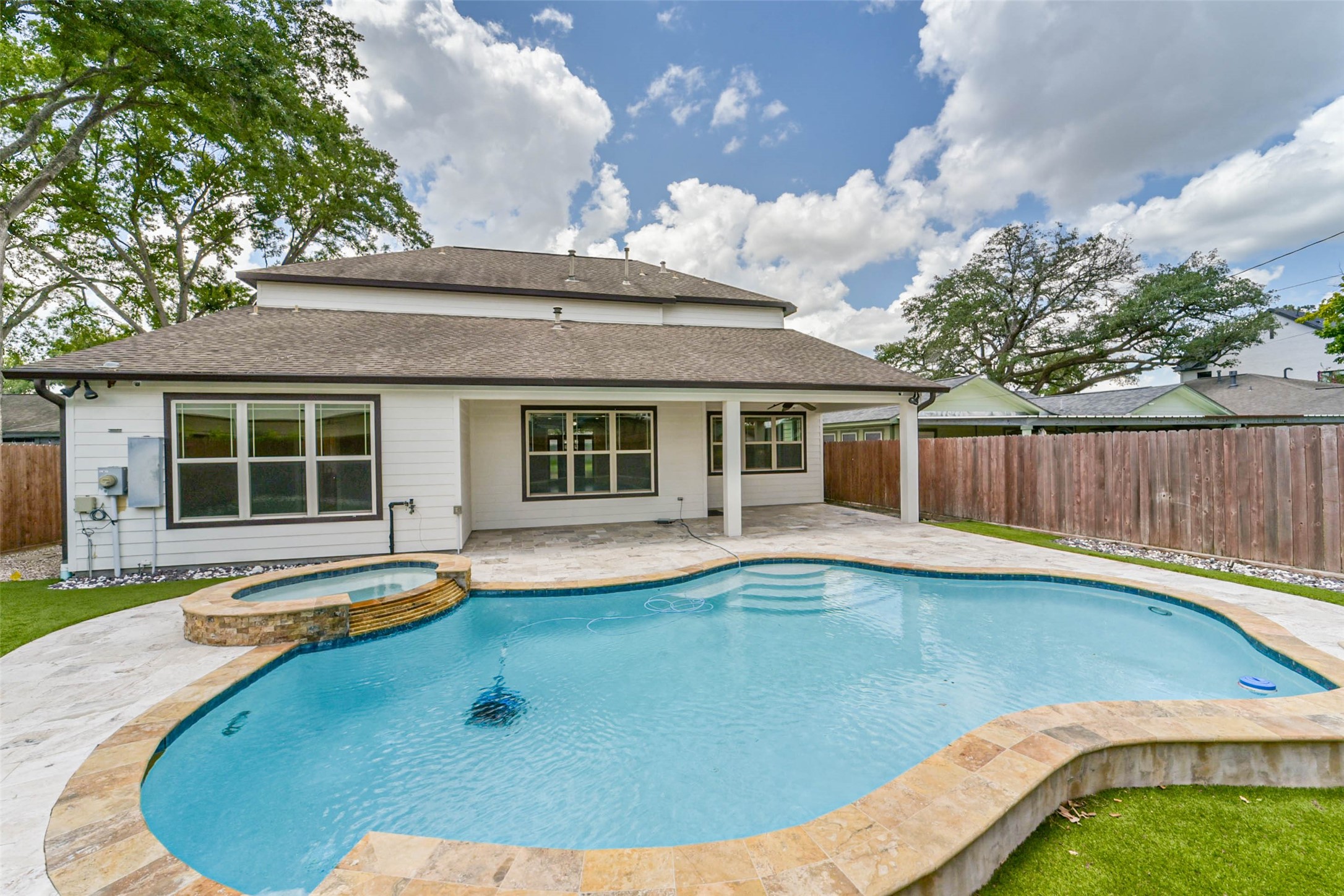 1317 Chantilly Lane Property Photo 4