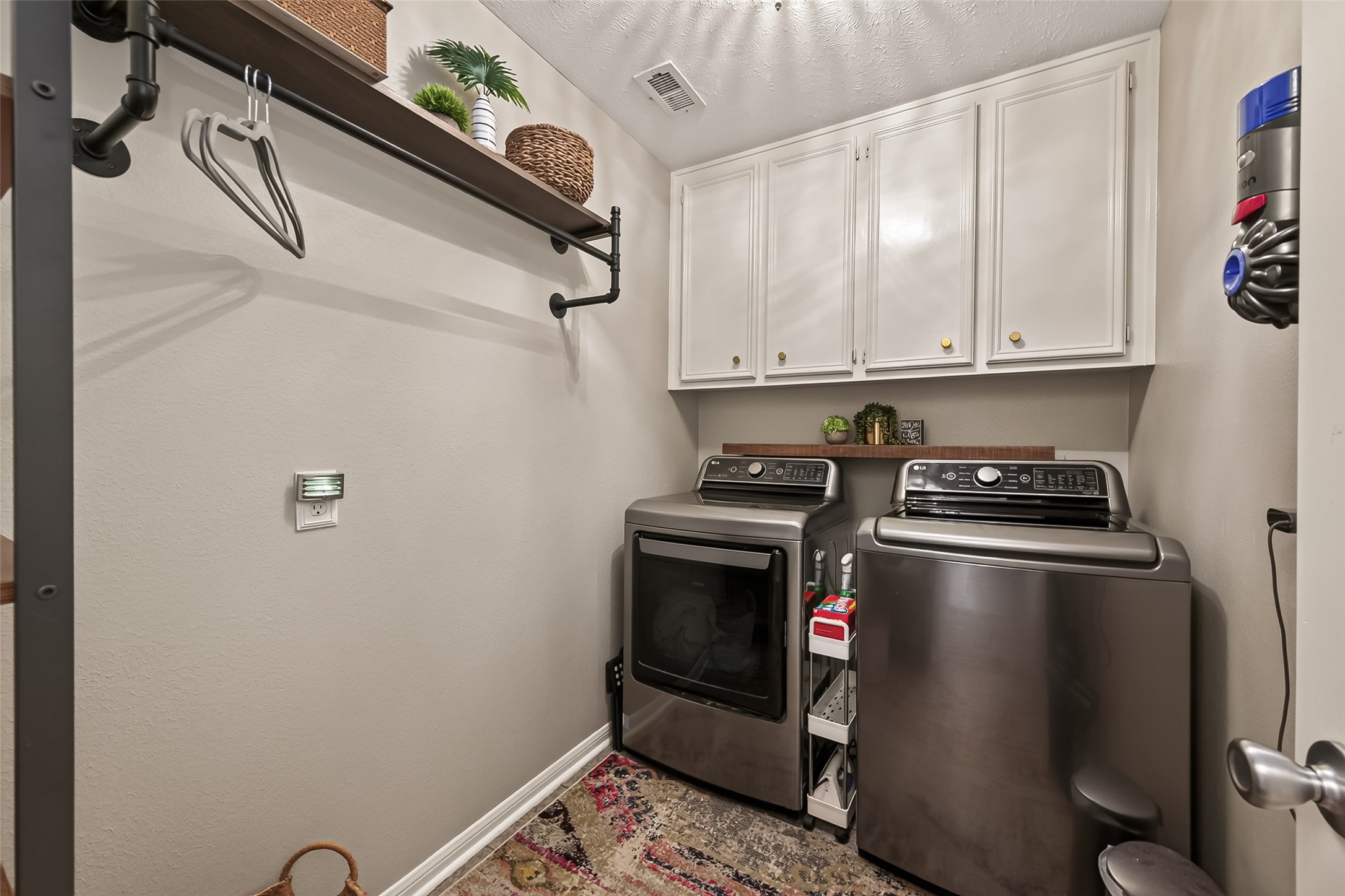2102 Augusta Drive Property Photo 28