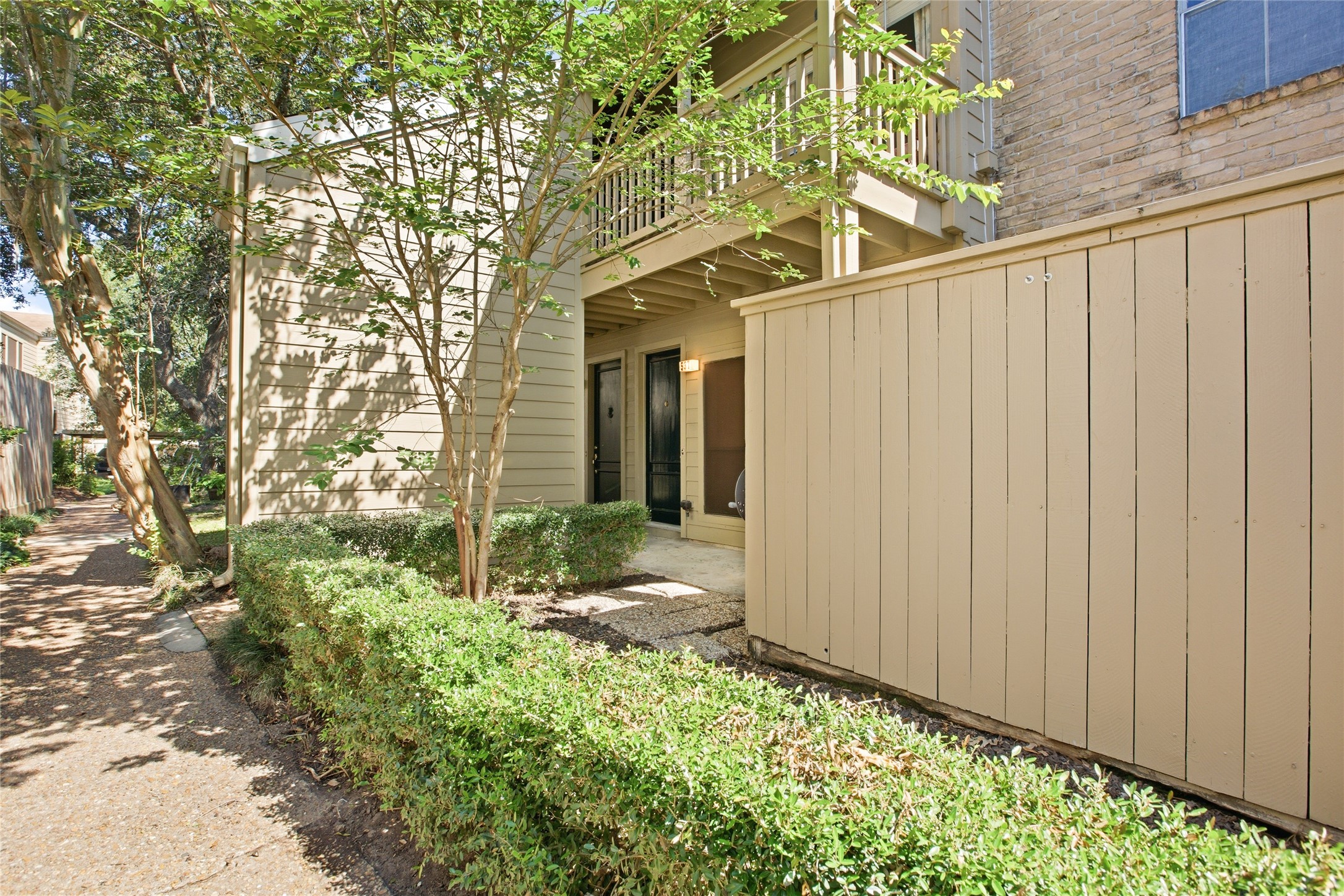 2100 Tanglewilde Street 537 Property Photo 4