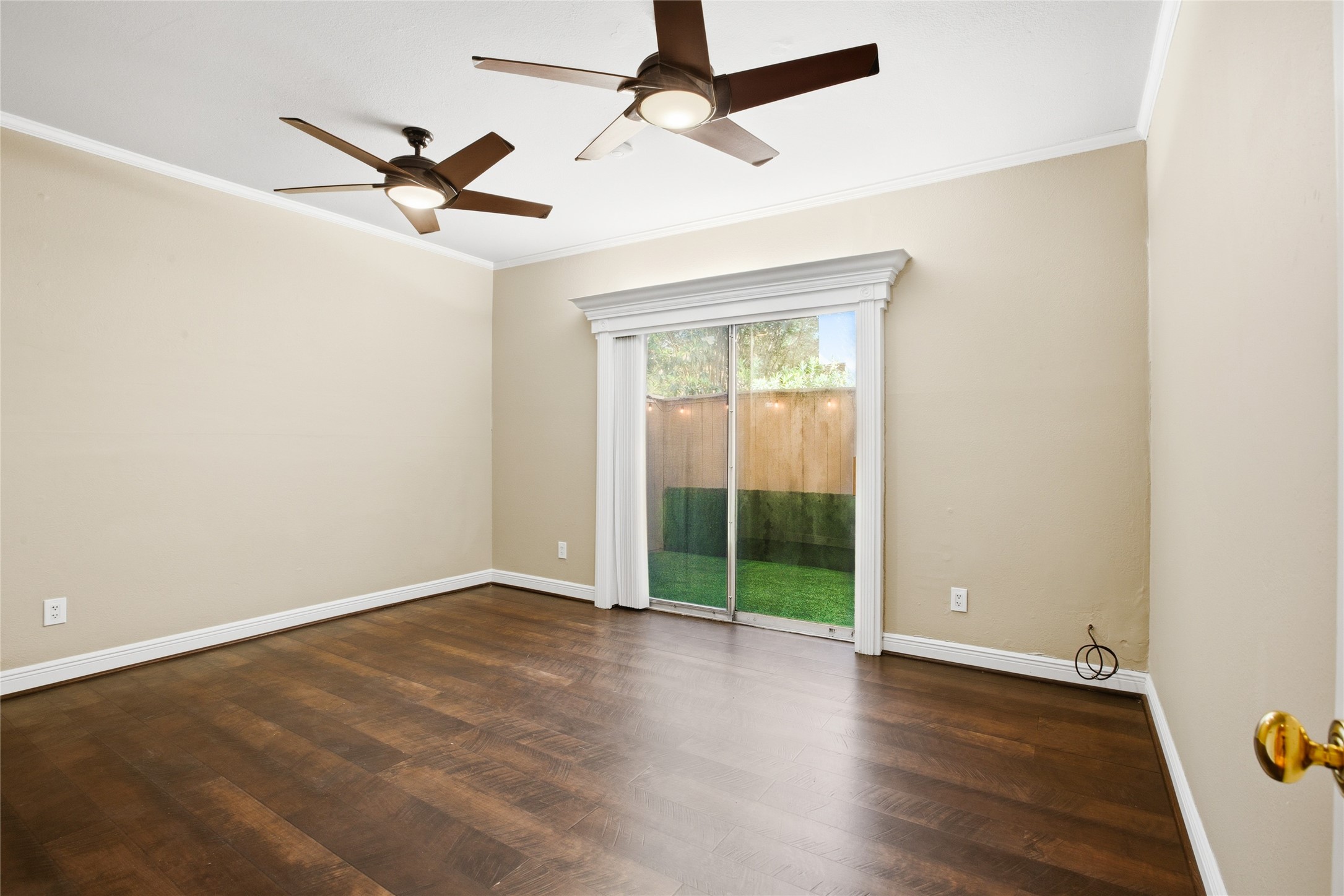 2100 Tanglewilde Street 537 Property Photo 10