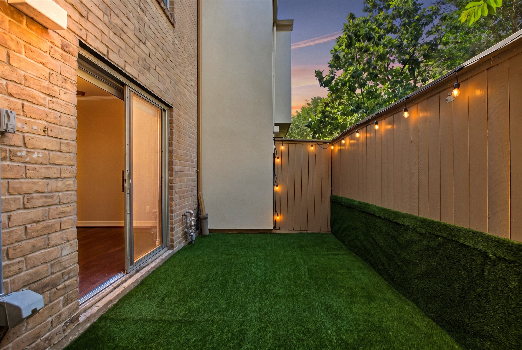 2100 Tanglewilde Street 537 Property Photo 14