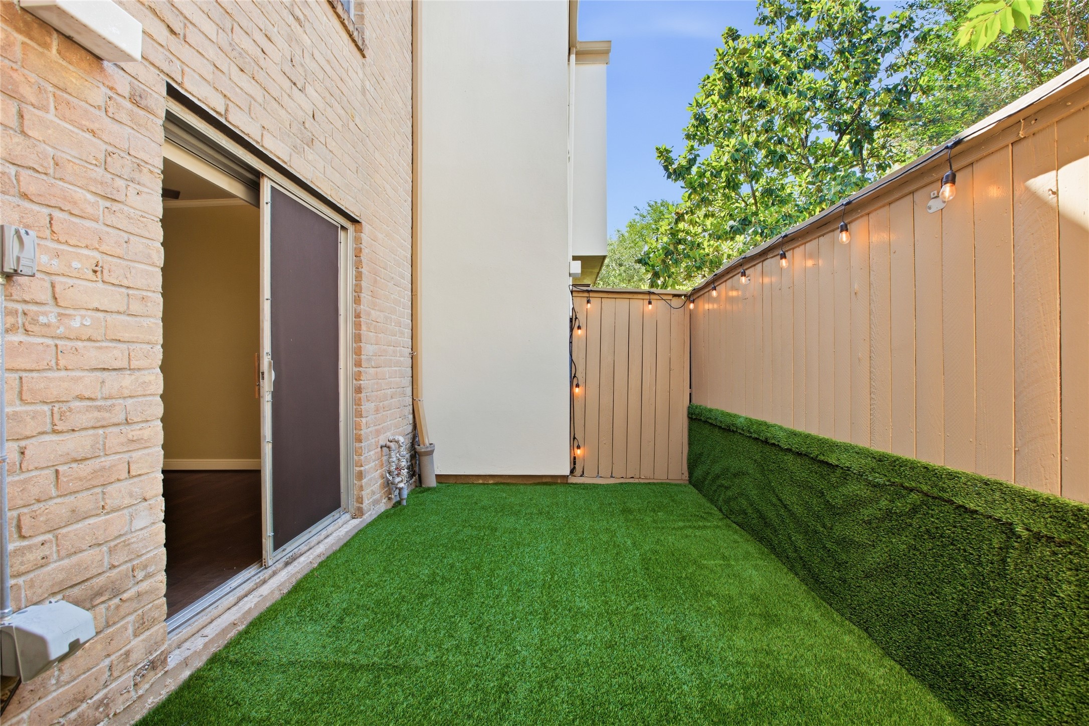 2100 Tanglewilde Street 537 Property Photo 17