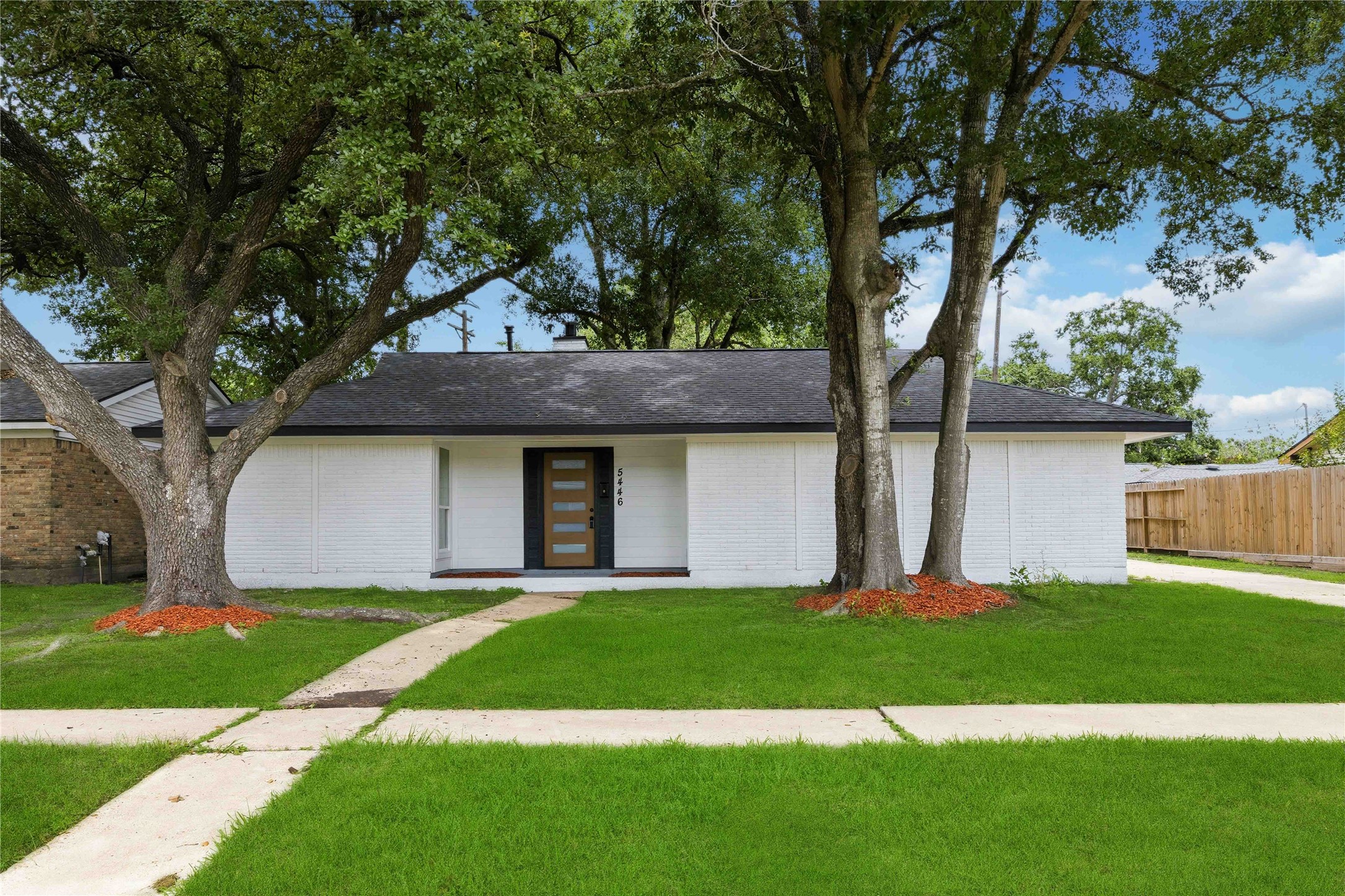 5446 Loch Lomond Drive Property Photo 3