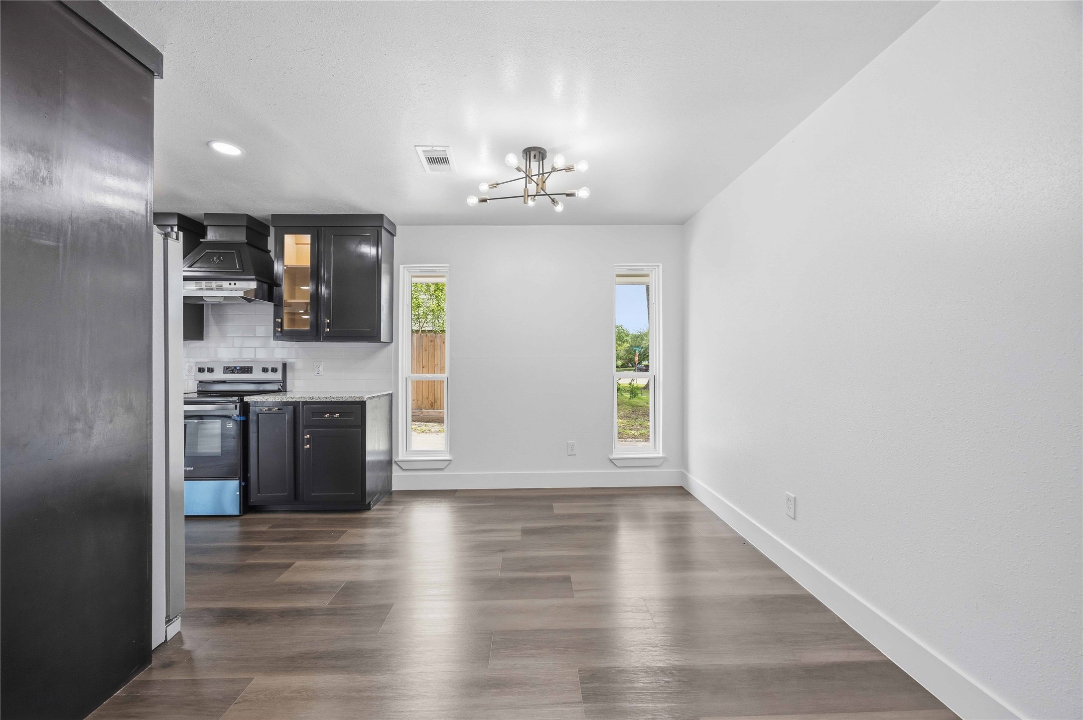 5446 Loch Lomond Drive Property Photo 10