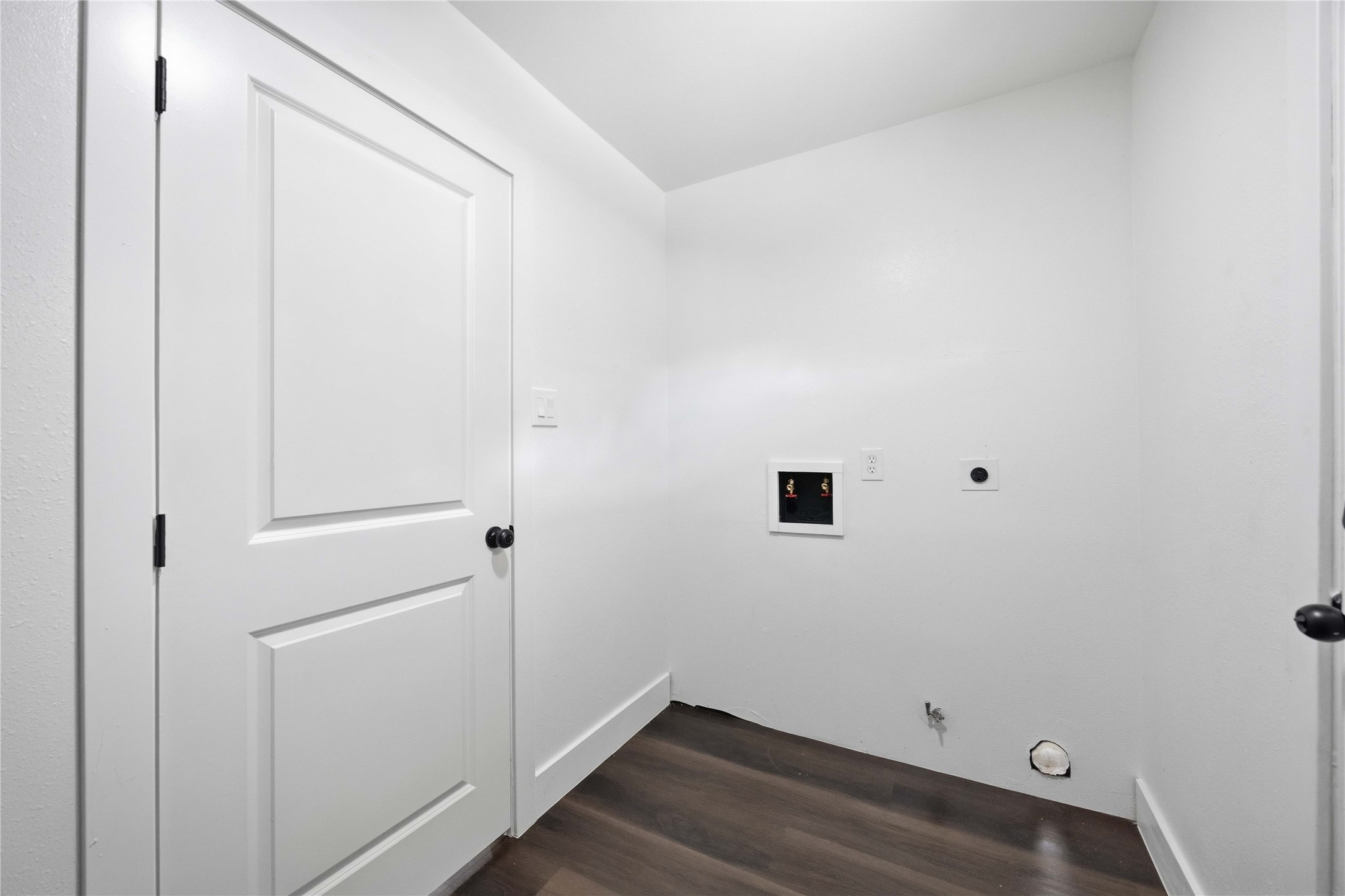 5446 Loch Lomond Drive Property Photo 15