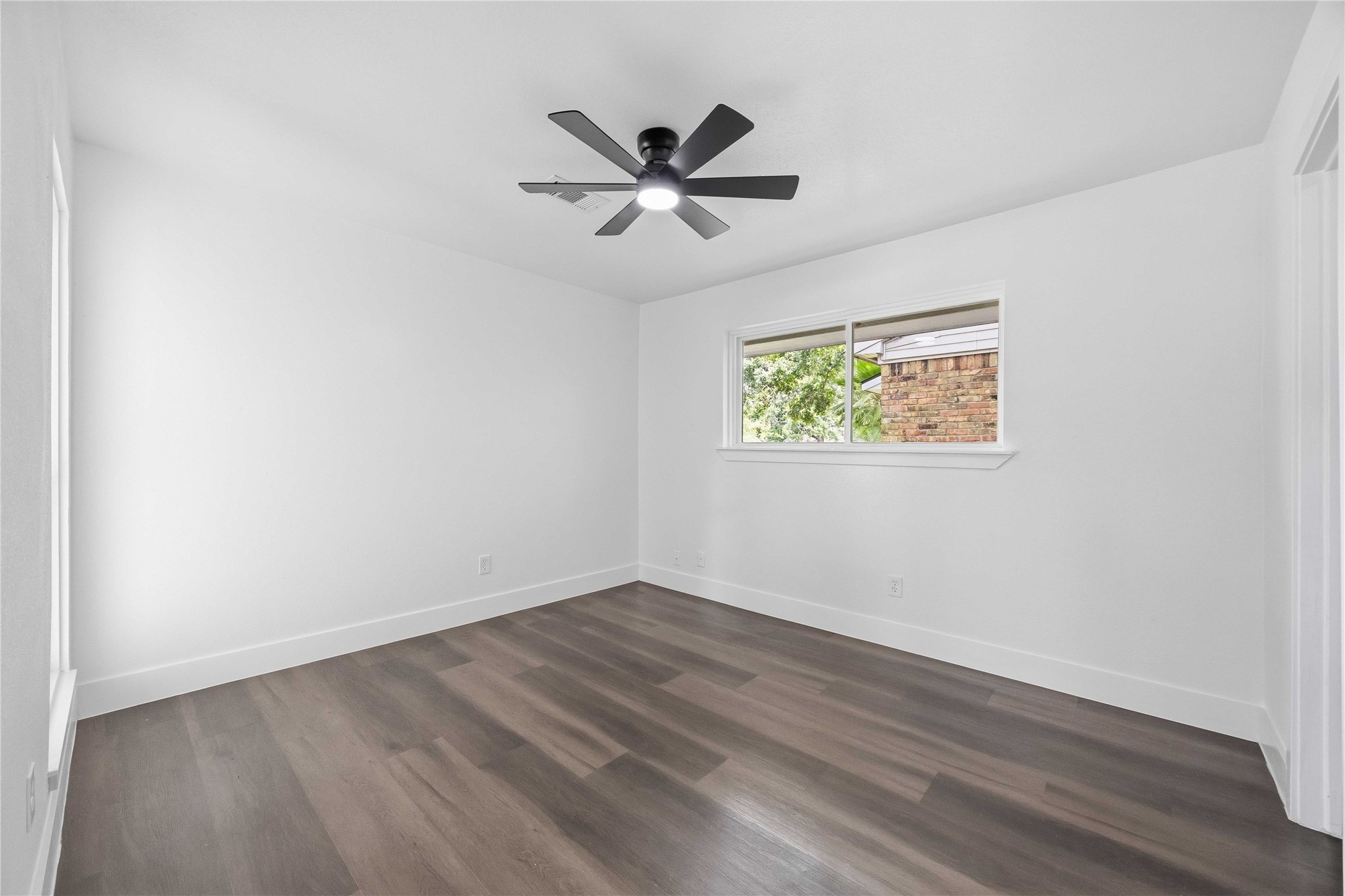 5446 Loch Lomond Drive Property Photo 16