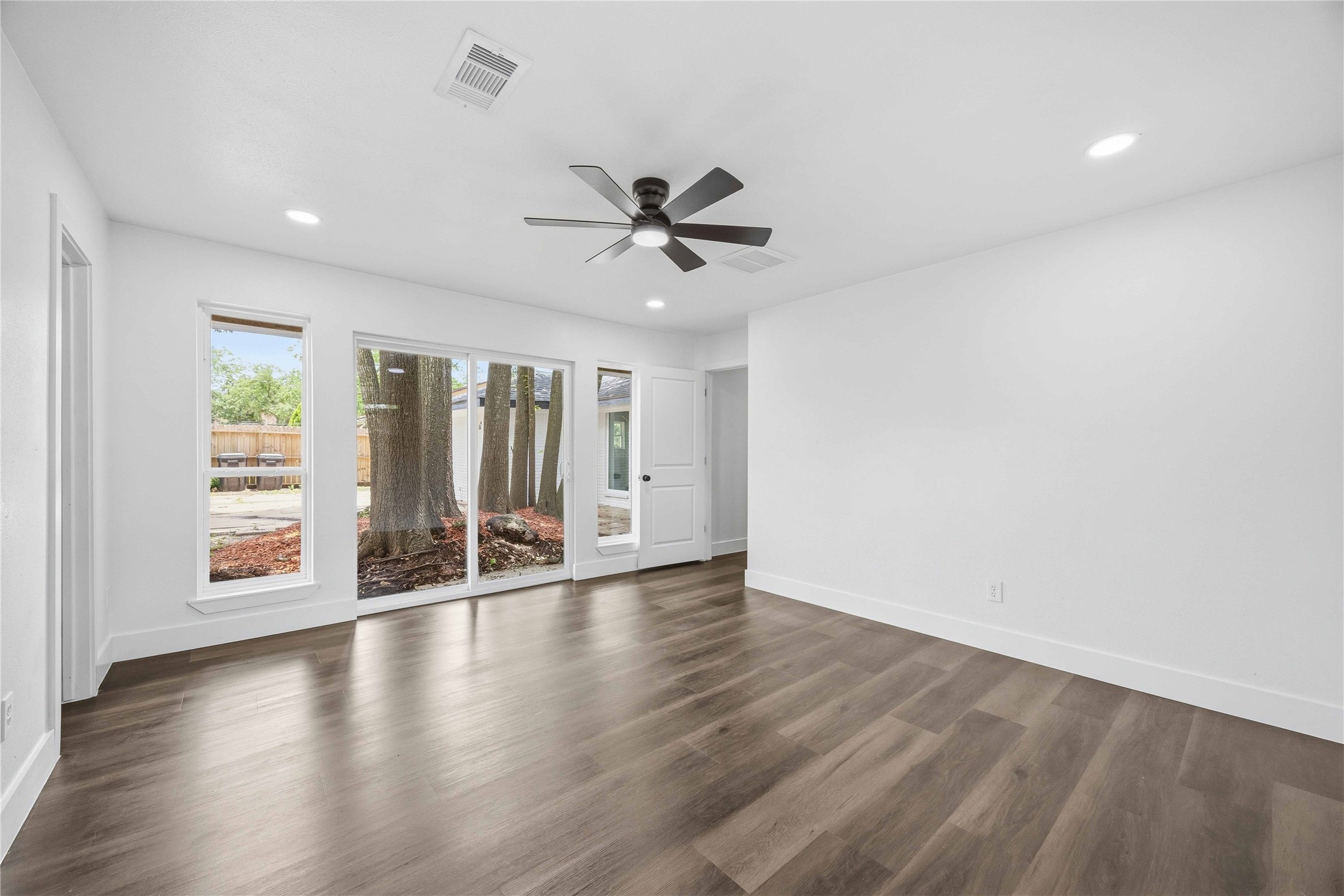 5446 Loch Lomond Drive Property Photo 22