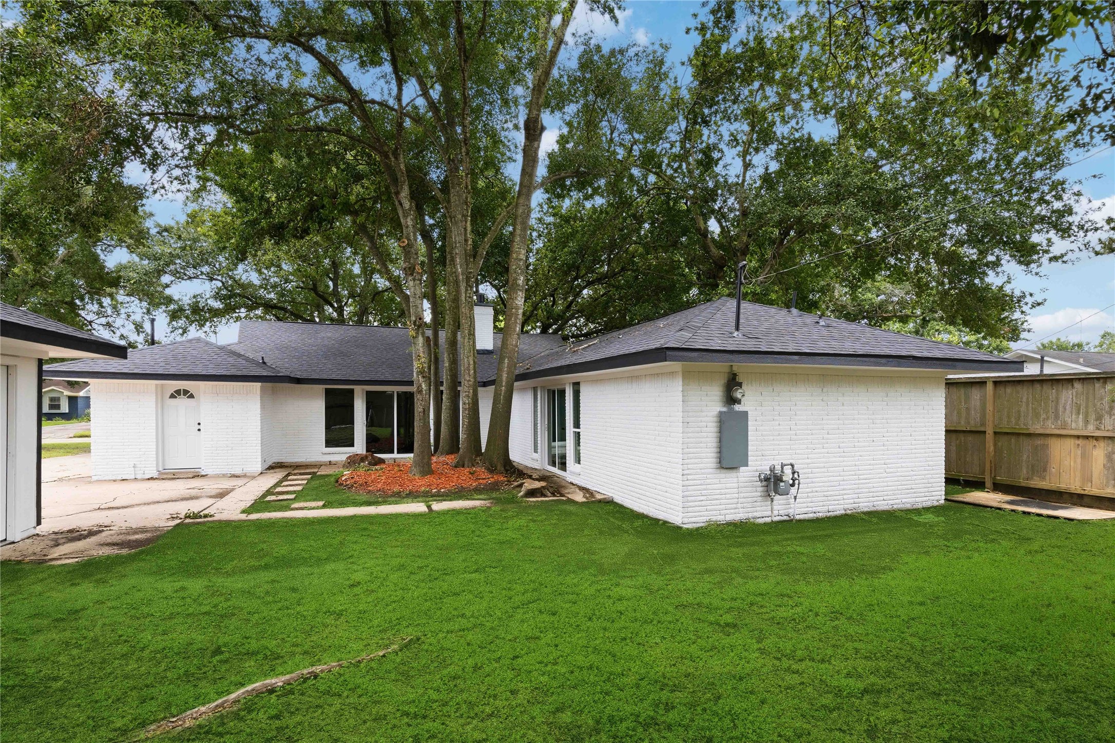 5446 Loch Lomond Drive Property Photo 26