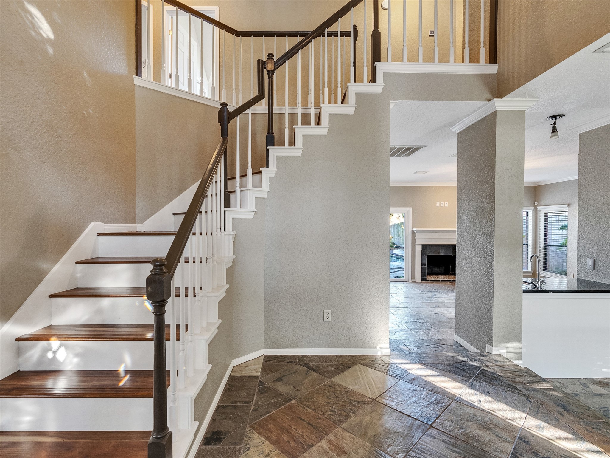 114 Bayou Bend Drive Property Photo 3