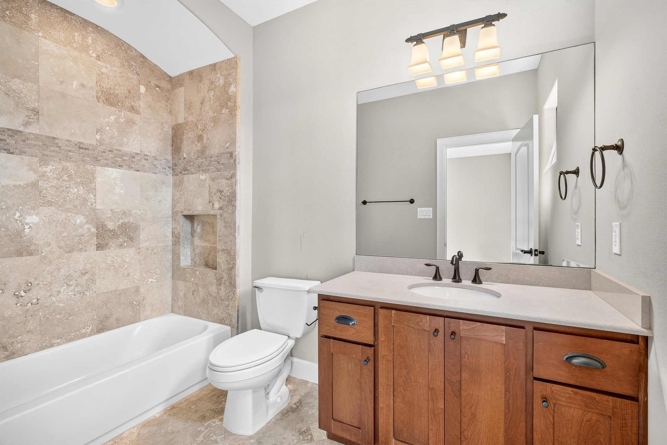 1129 W Bell Street Property Photo 19