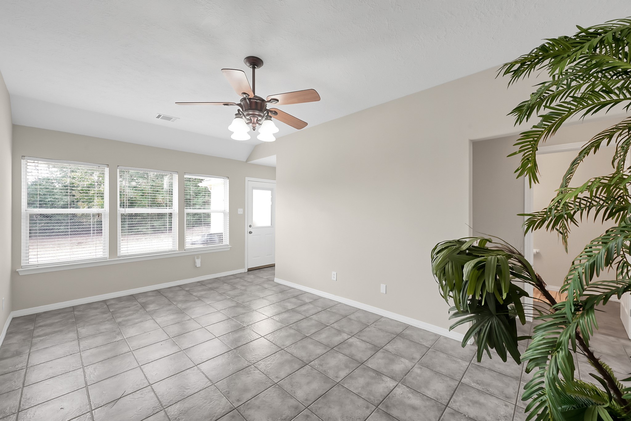 12102 Mustang Avenue Property Photo 7
