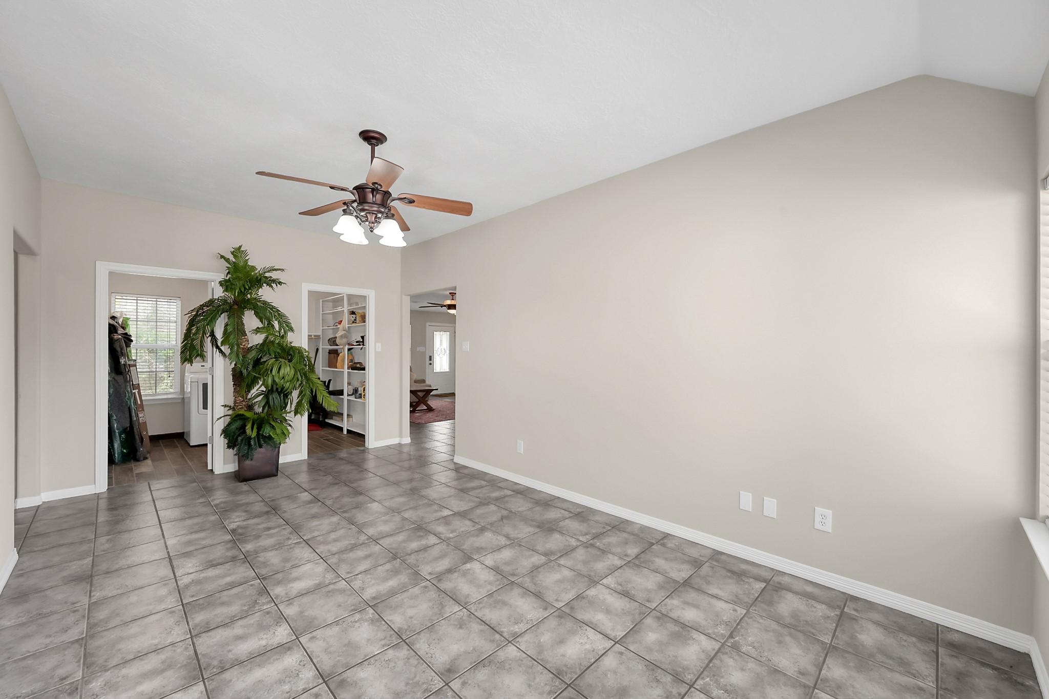 12102 Mustang Avenue Property Photo 8