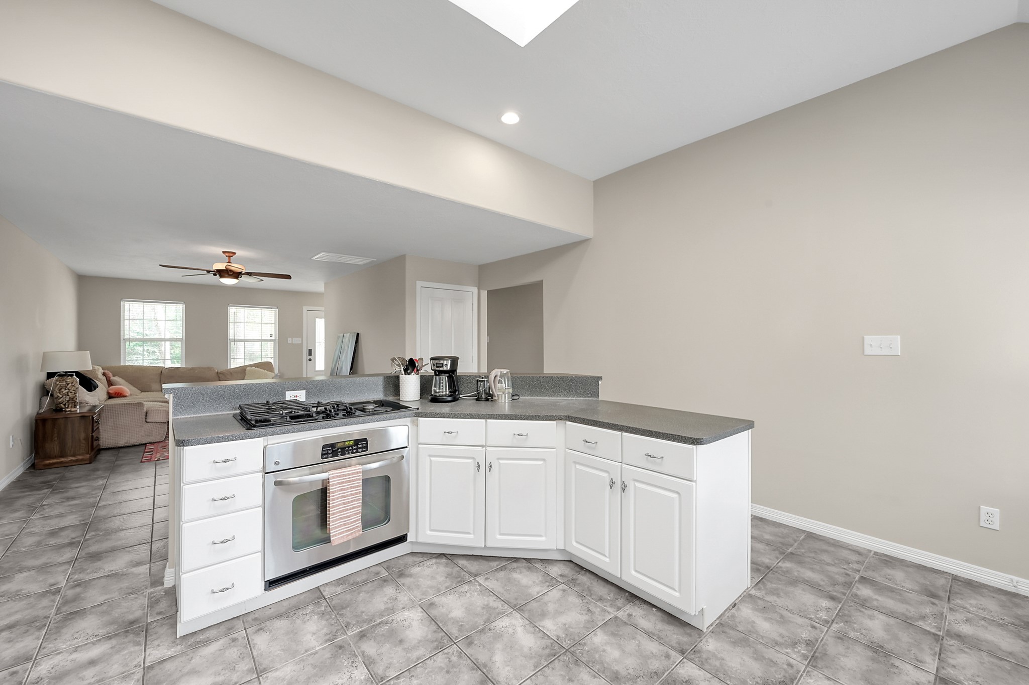 12102 Mustang Avenue Property Photo 9