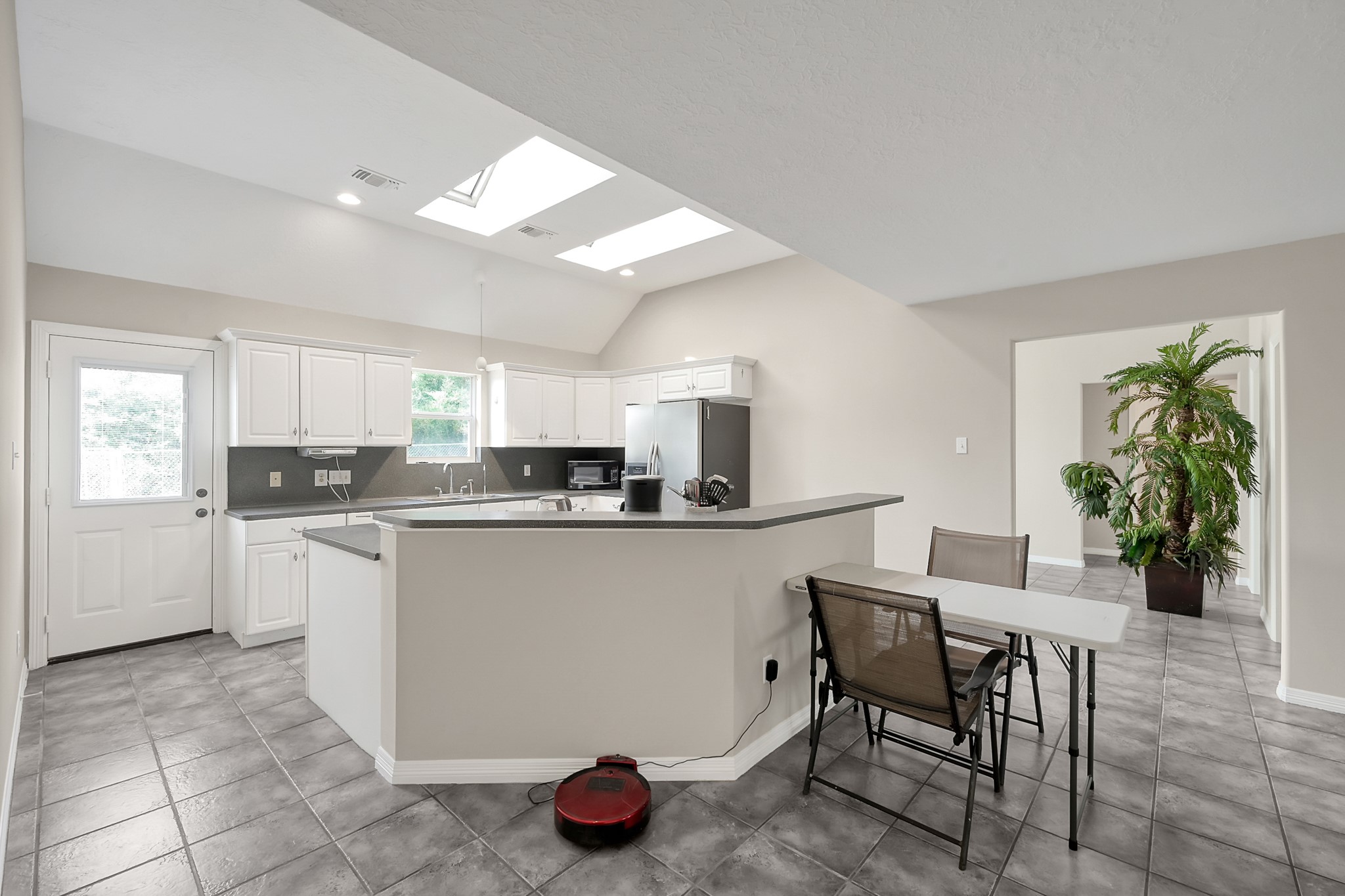 12102 Mustang Avenue Property Photo 10