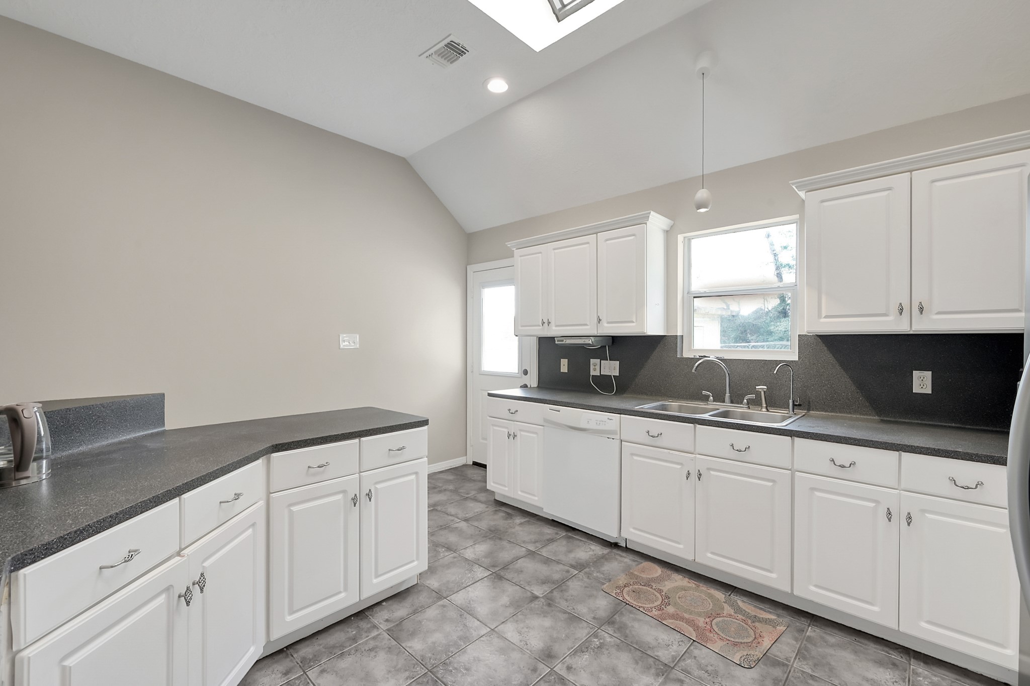 12102 Mustang Avenue Property Photo 11