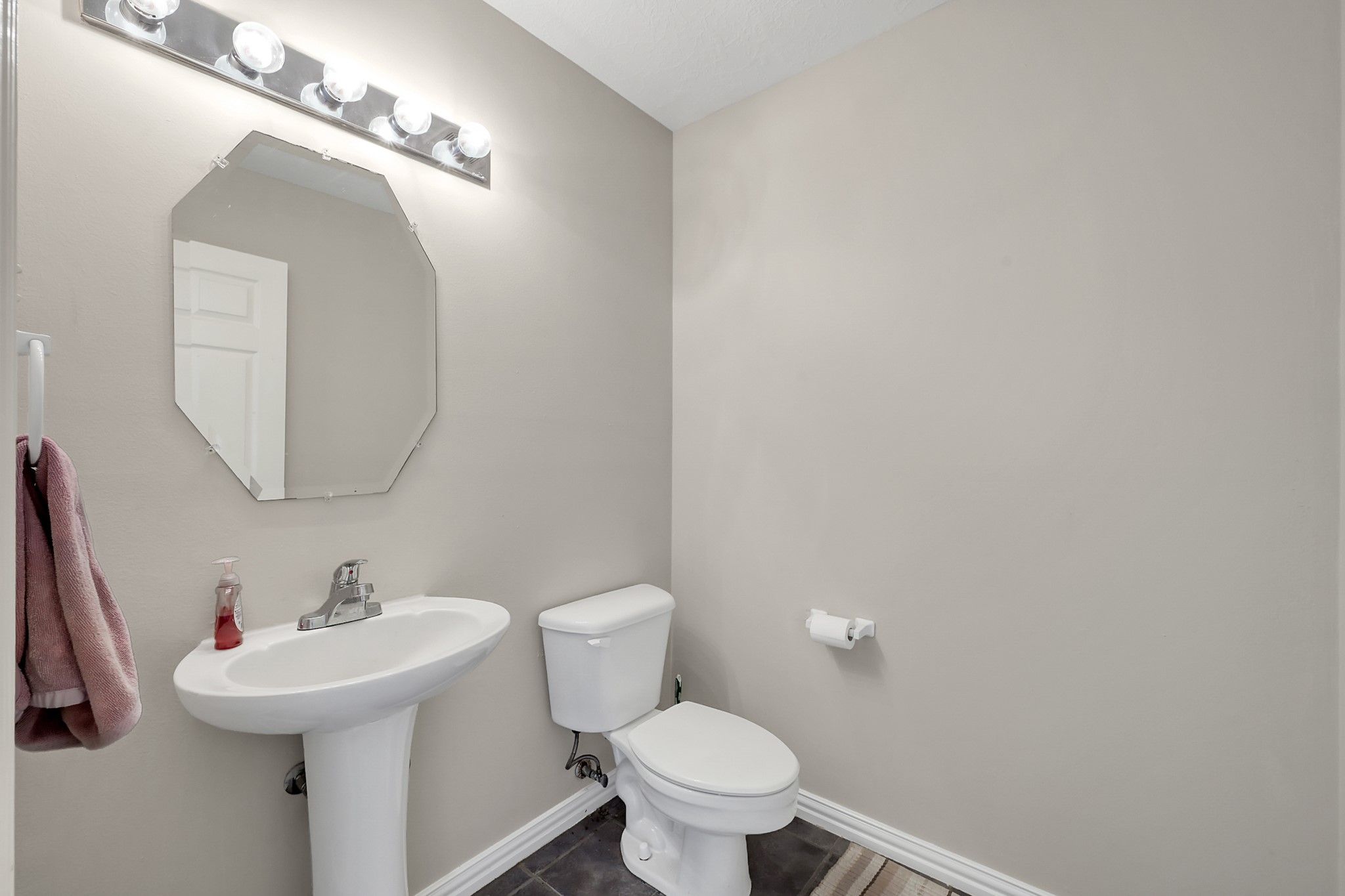 12102 Mustang Avenue Property Photo 12