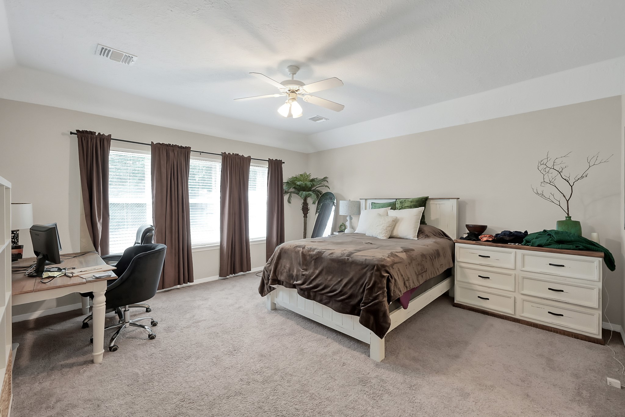 12102 Mustang Avenue Property Photo 14