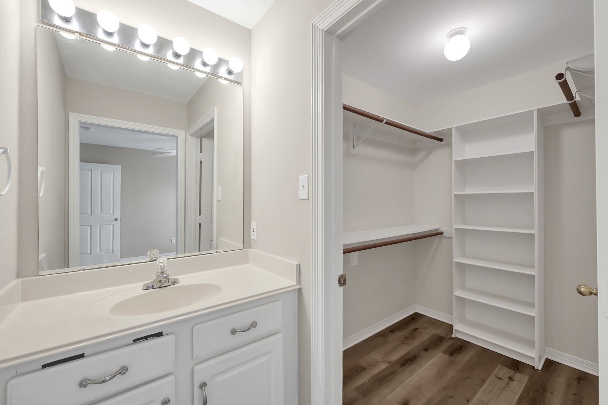 12102 Mustang Avenue Property Photo 17