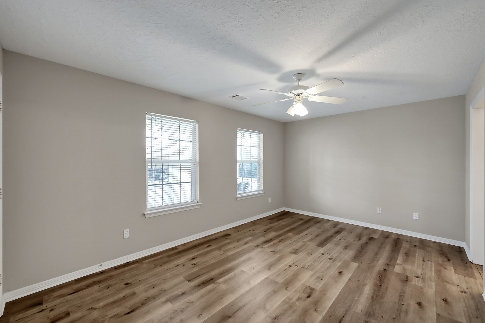 12102 Mustang Avenue Property Photo 18