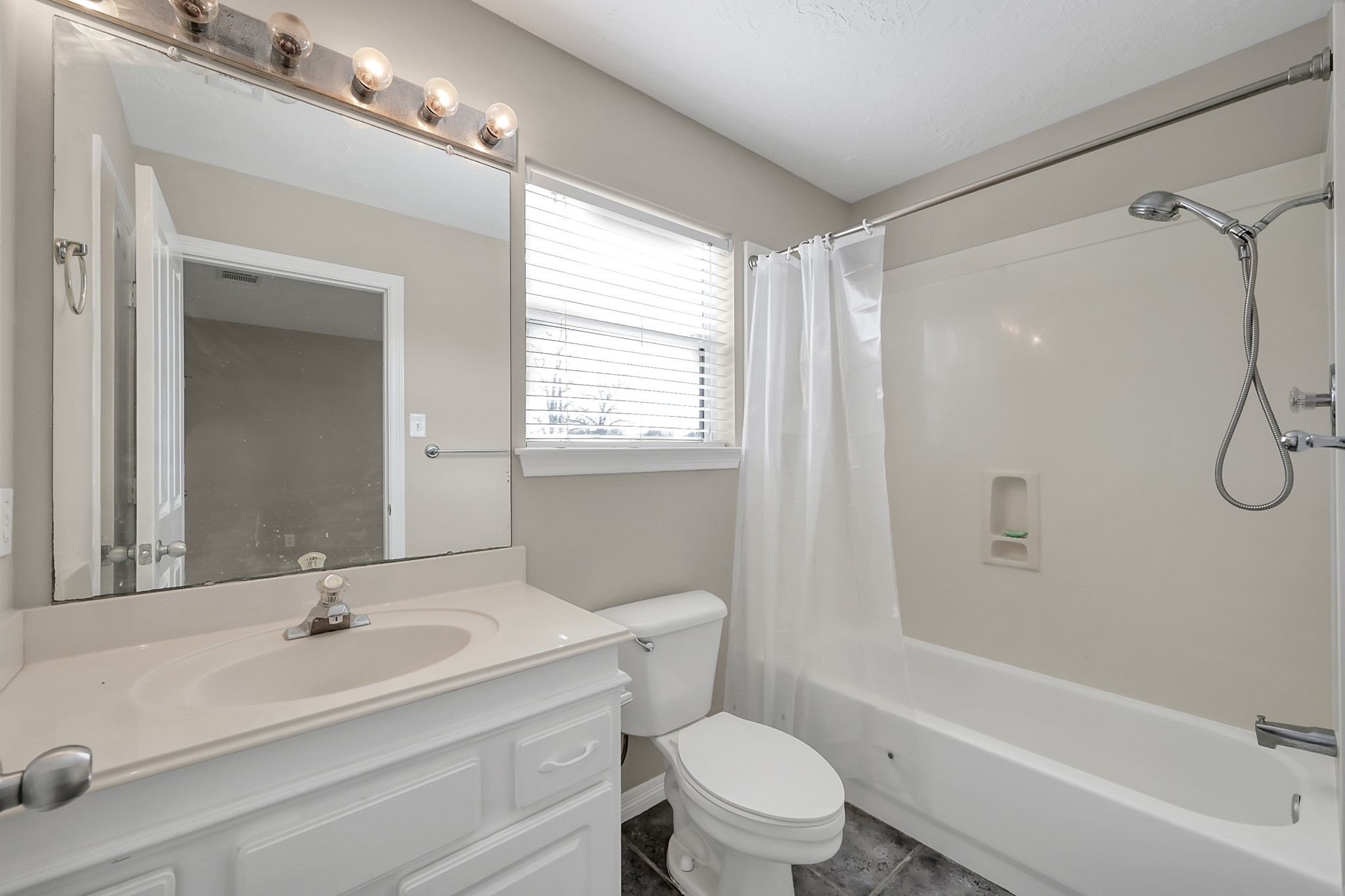 12102 Mustang Avenue Property Photo 19