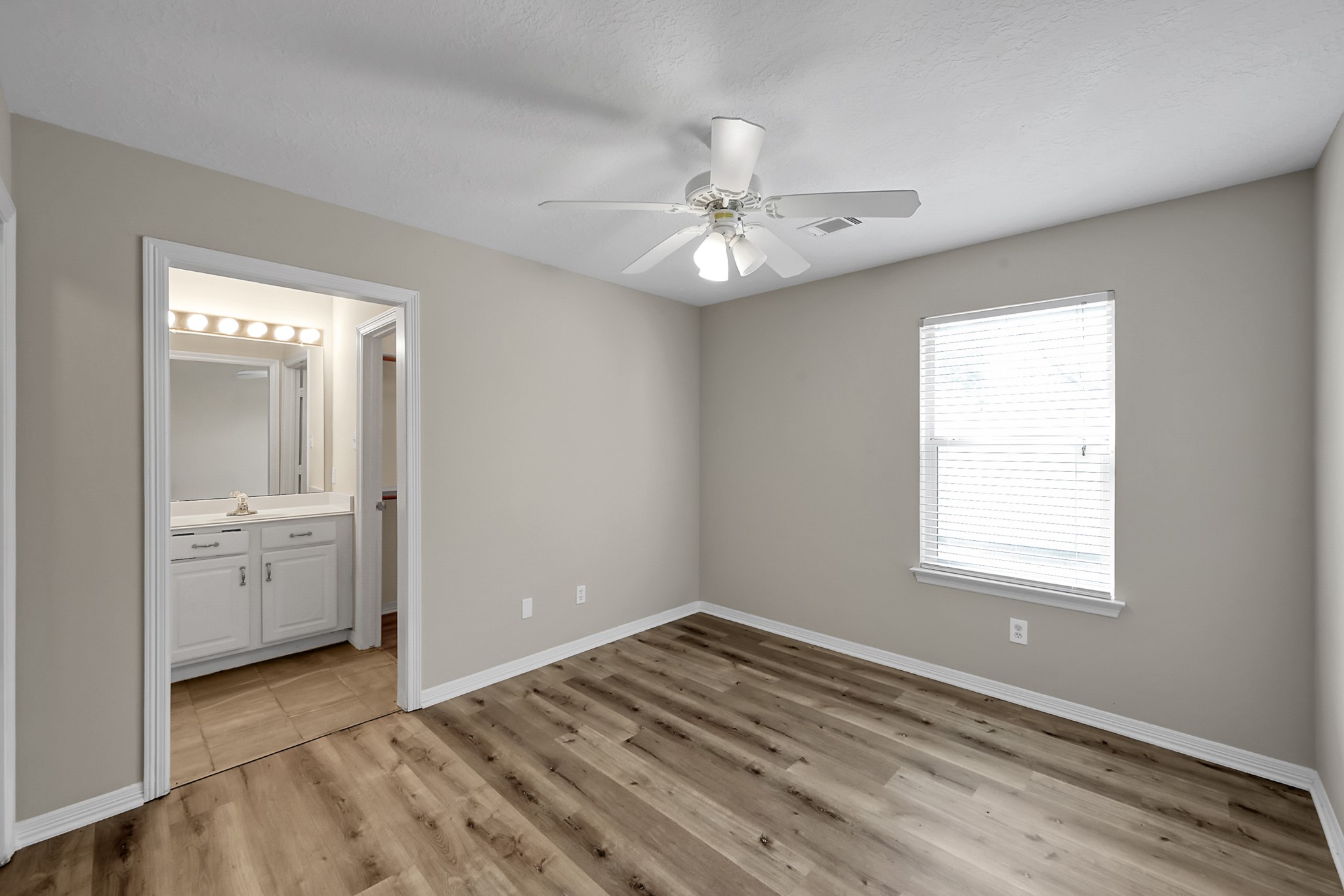 12102 Mustang Avenue Property Photo 20
