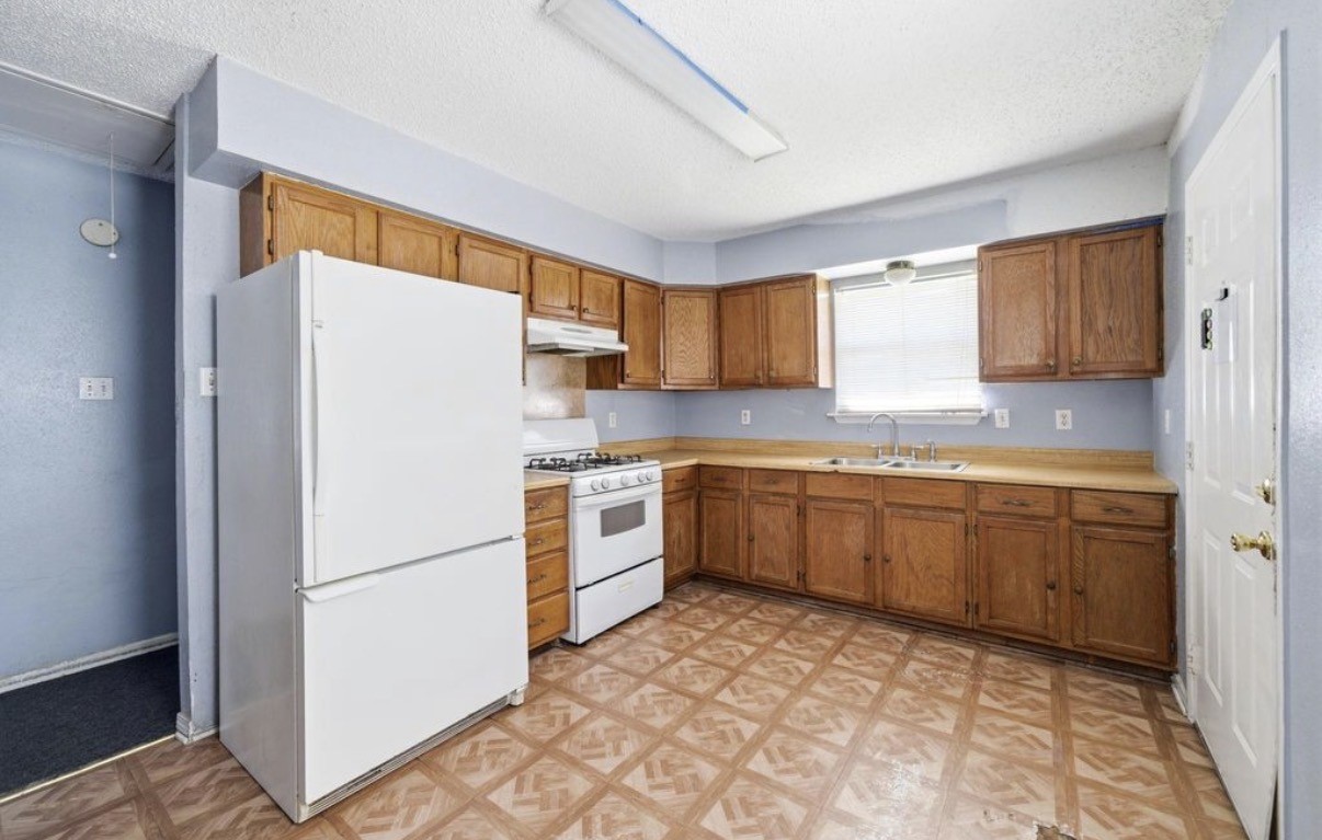 406 E 34th Street Property Photo 3