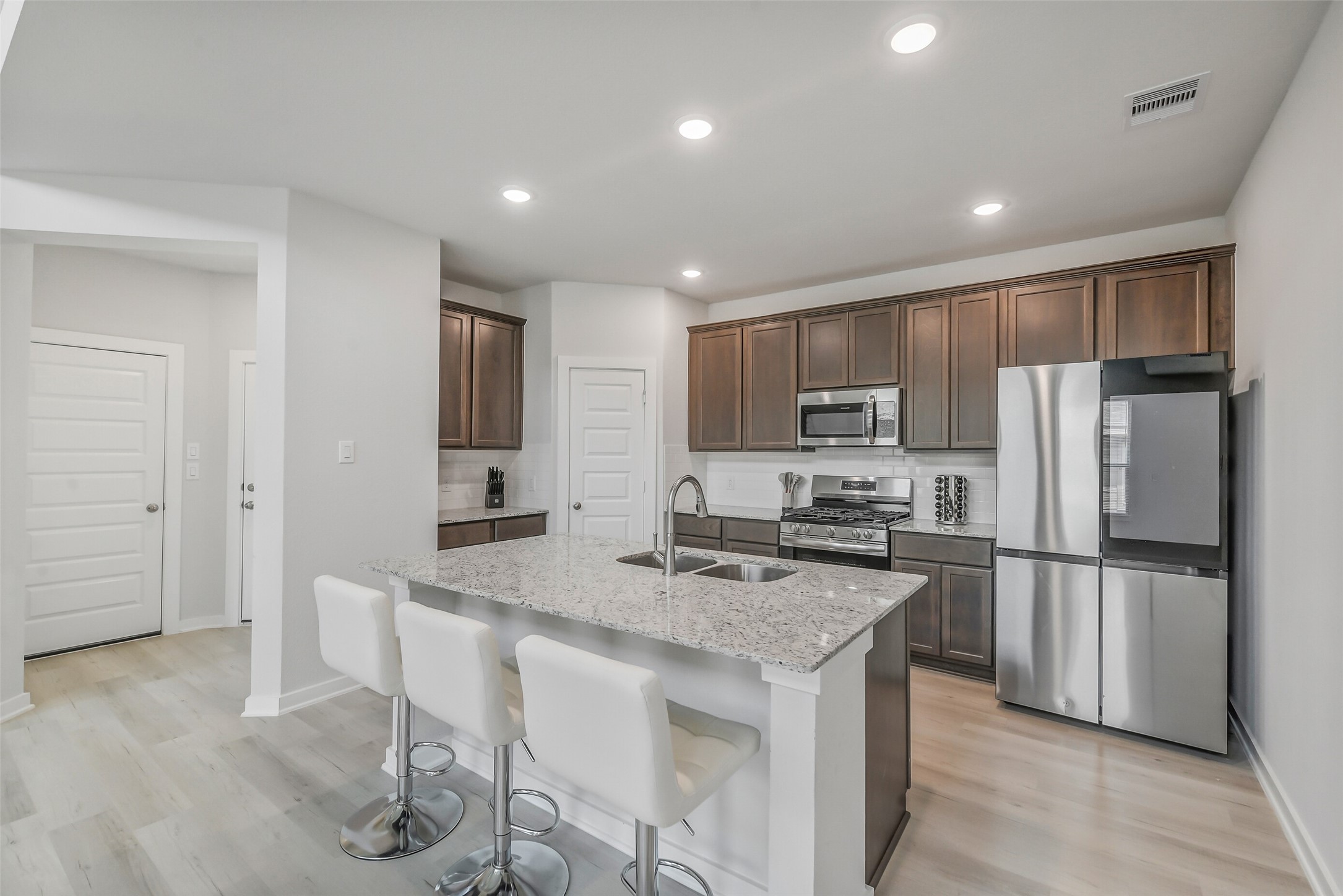 2734 Pheasant Hill Court Property Photo 4