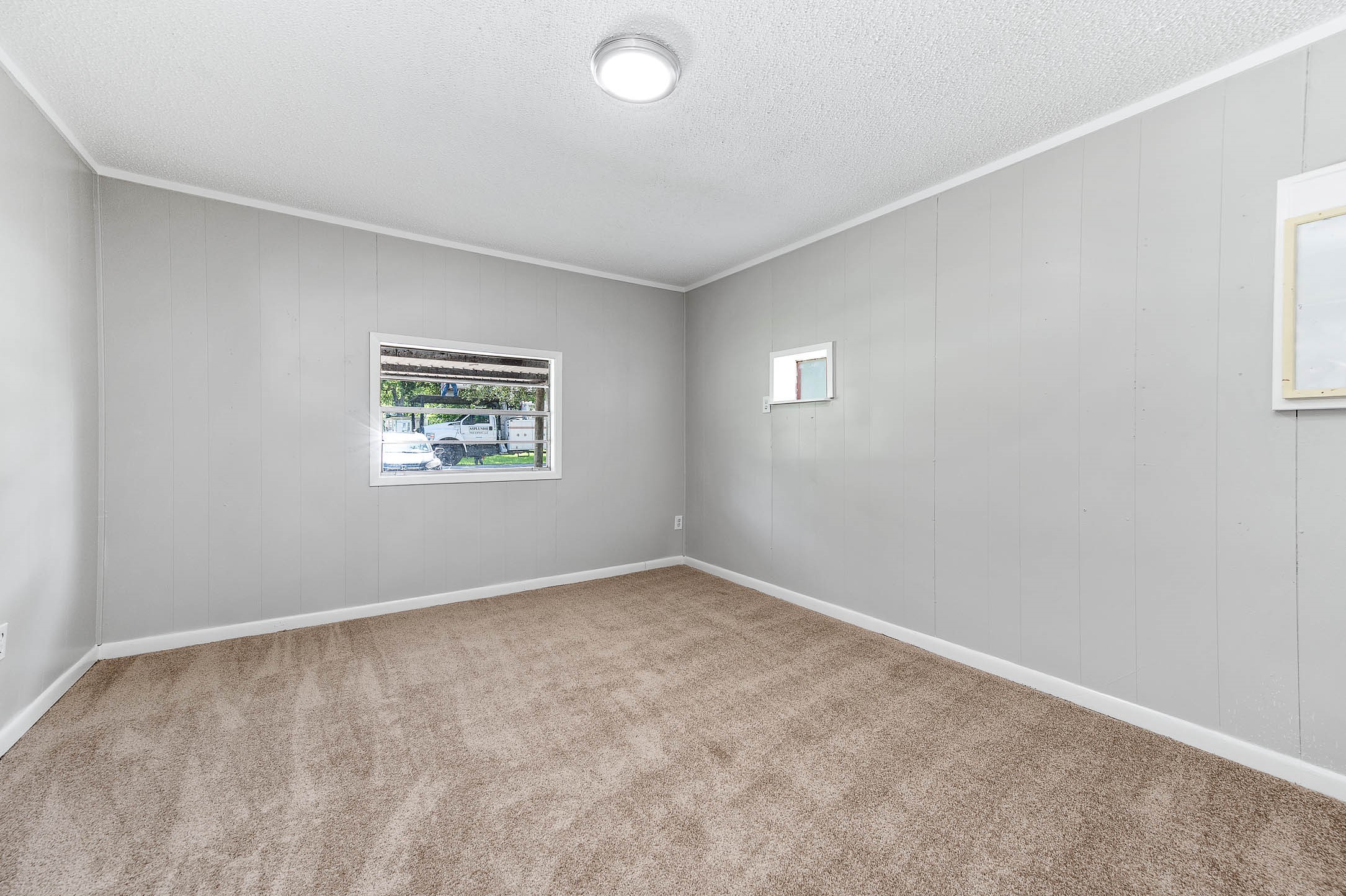 1033 S Booth Lane Property Photo 7