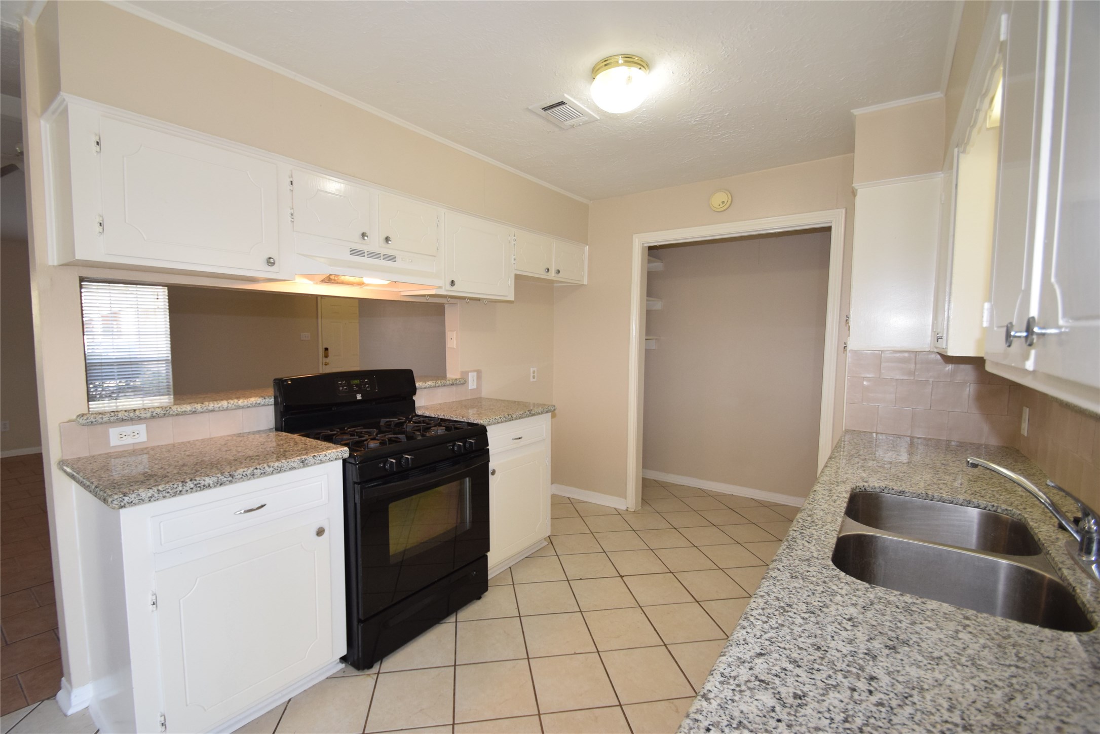1006 Grand Junction Drive Property Photo 7
