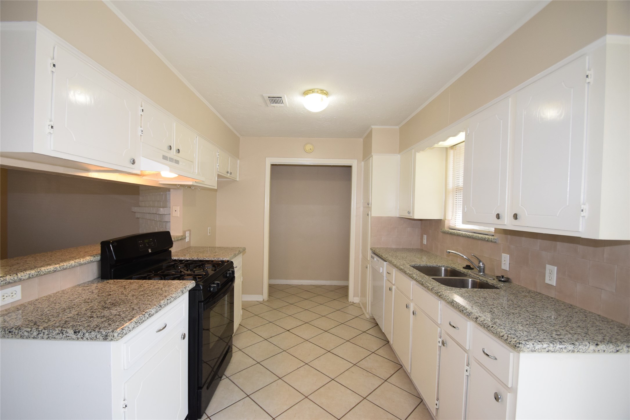 1006 Grand Junction Drive Property Photo 11