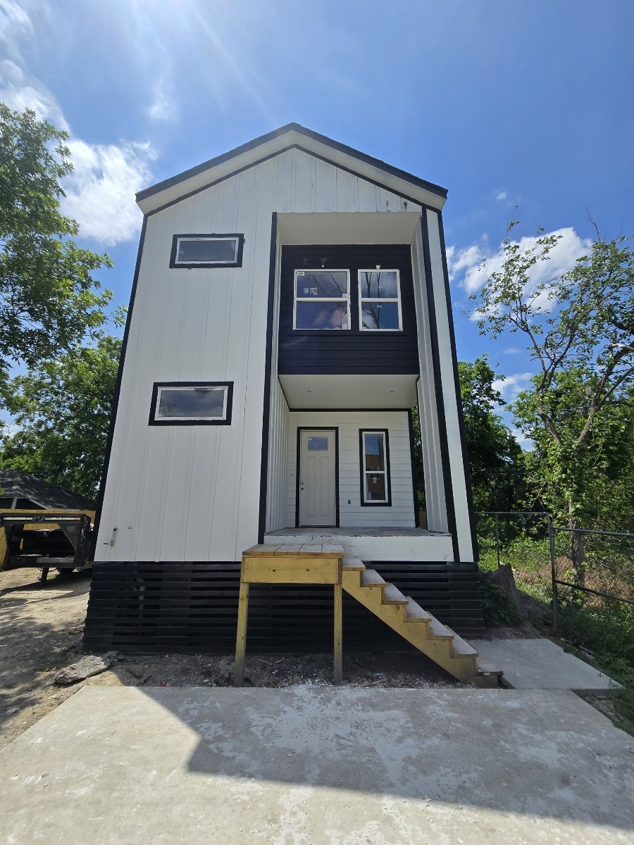 2207 Des Chaumes Street Property Photo
